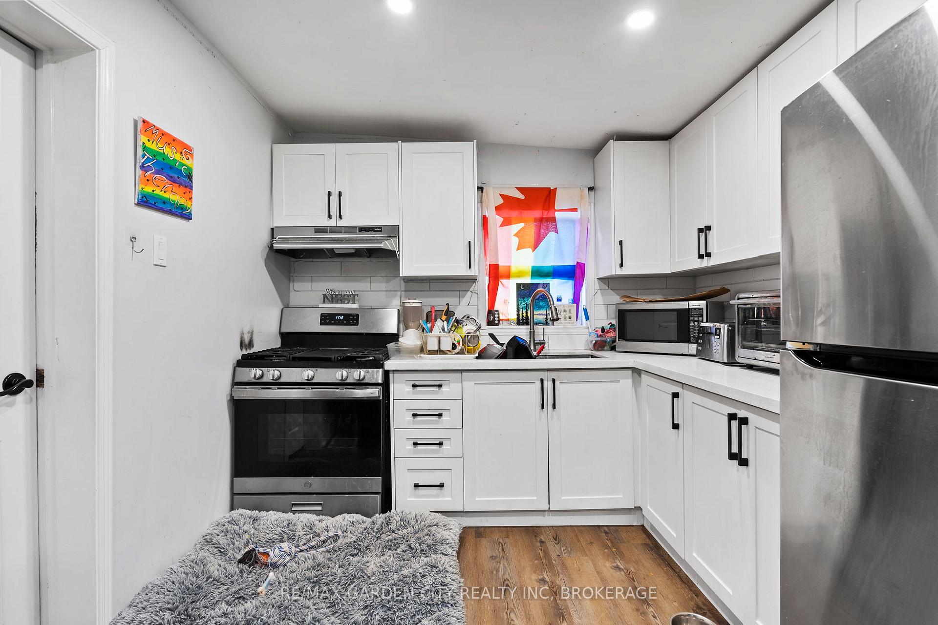 Photo 9 of 27 Vine Street S, St. Catharines, E. Chester — HOMEH