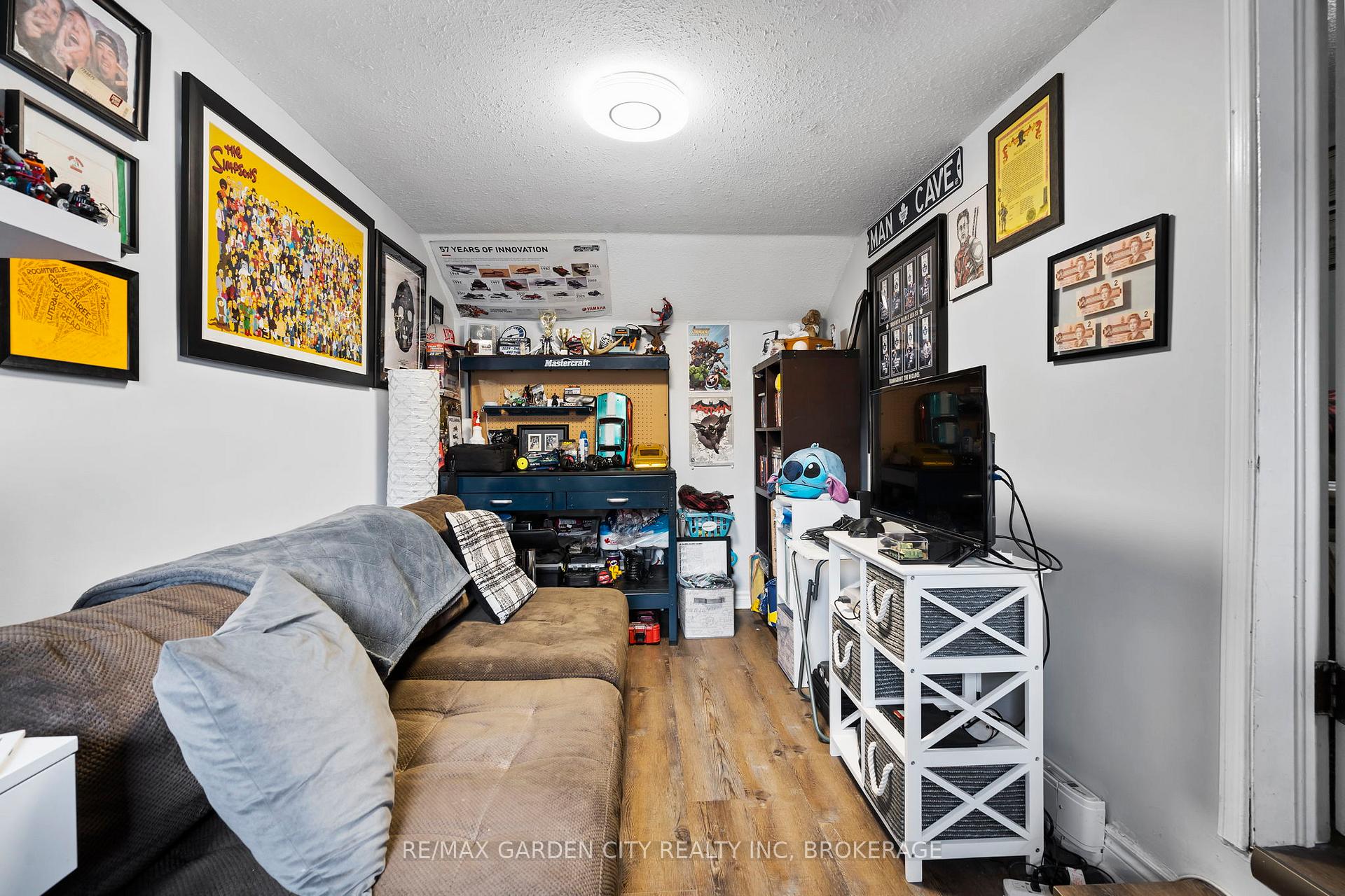 Photo 11 of 27 Vine Street S, St. Catharines, E. Chester — HOMEH