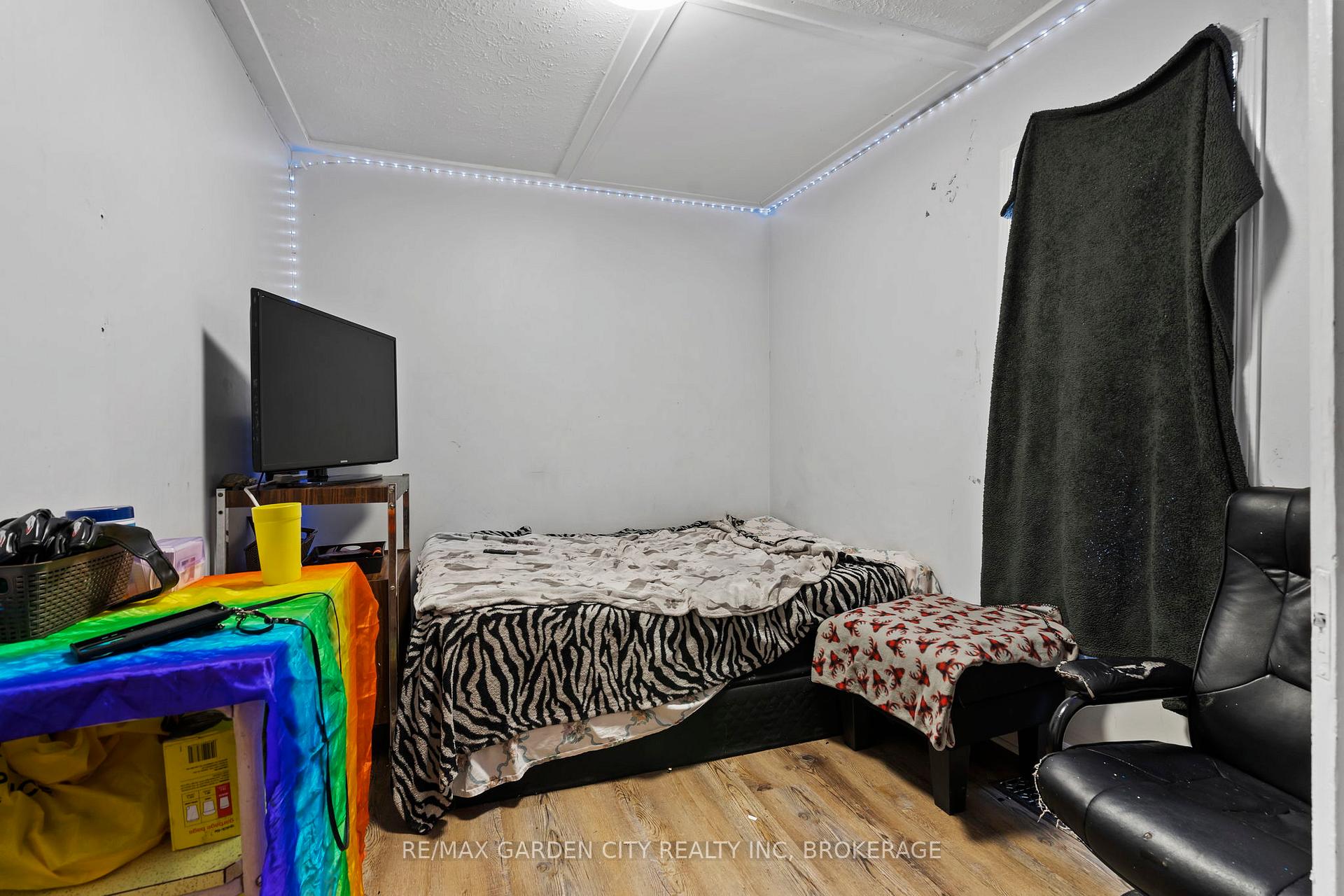 Photo 12 of 27 Vine Street S, St. Catharines, E. Chester — HOMEH