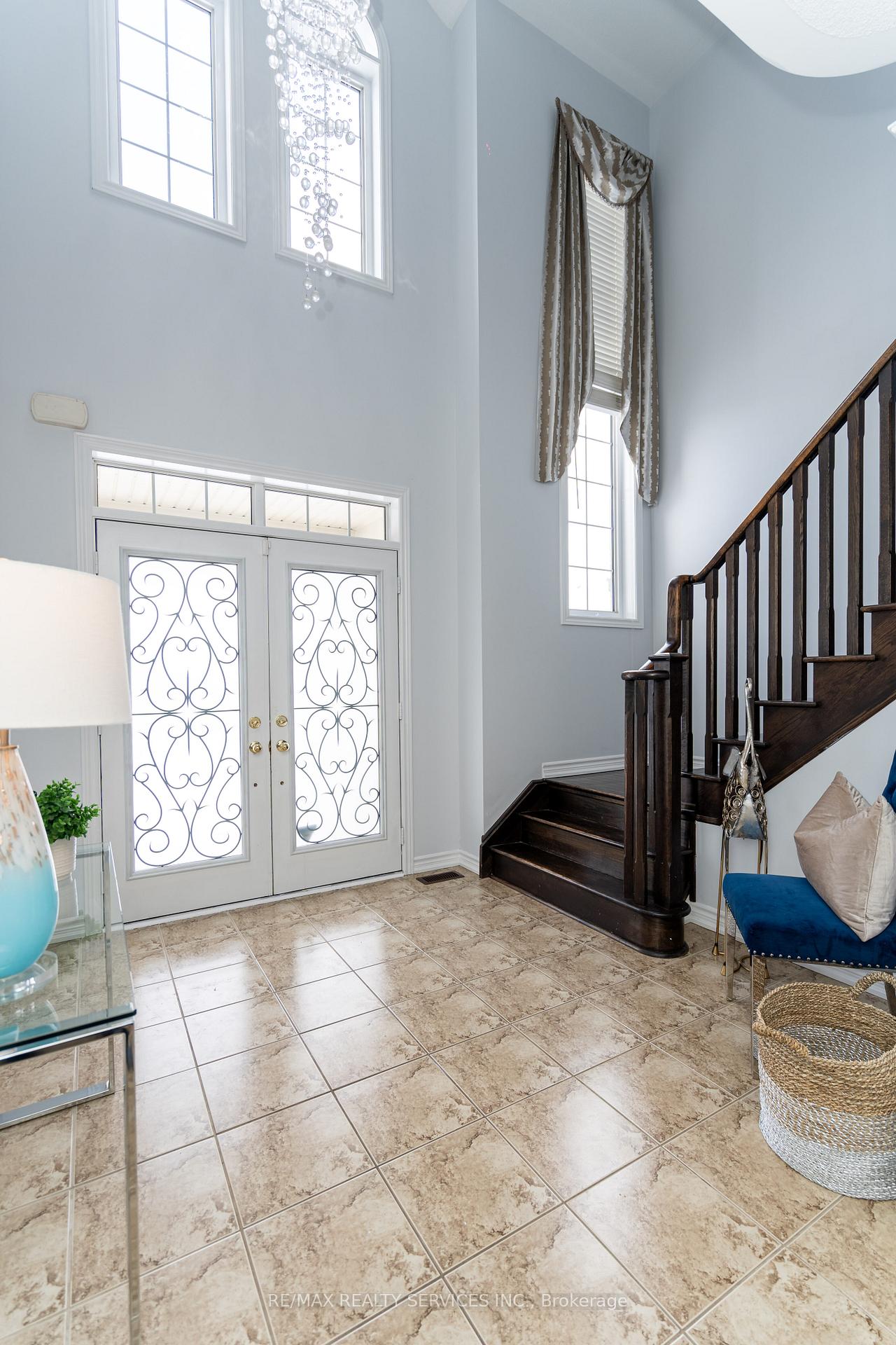 Photo 5 of 35 Cirillo Street, Brampton, Credit Valley — HOMEH