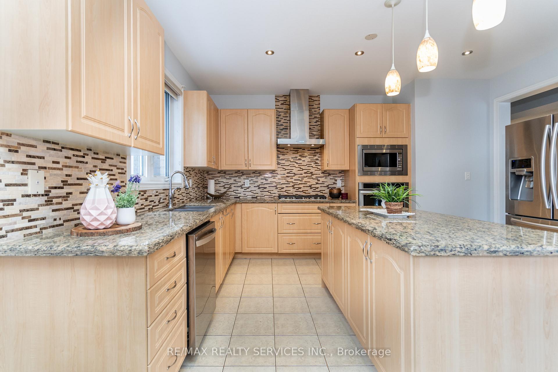 Photo 14 of 35 Cirillo Street, Brampton, Credit Valley — HOMEH