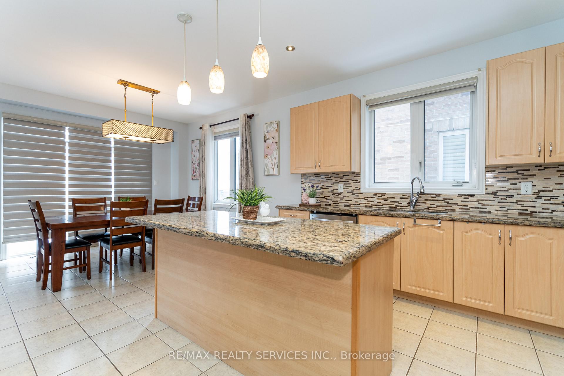 Photo 15 of 35 Cirillo Street, Brampton, Credit Valley — HOMEH