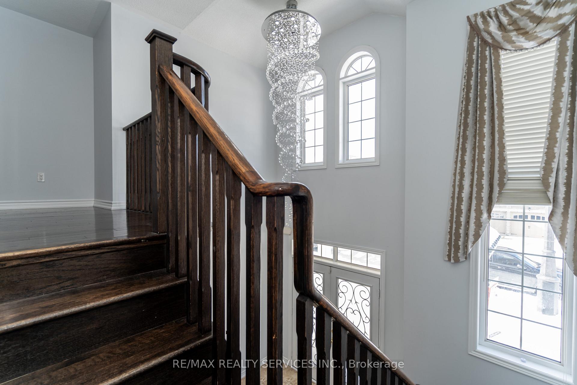 Photo 19 of 35 Cirillo Street, Brampton, Credit Valley — HOMEH