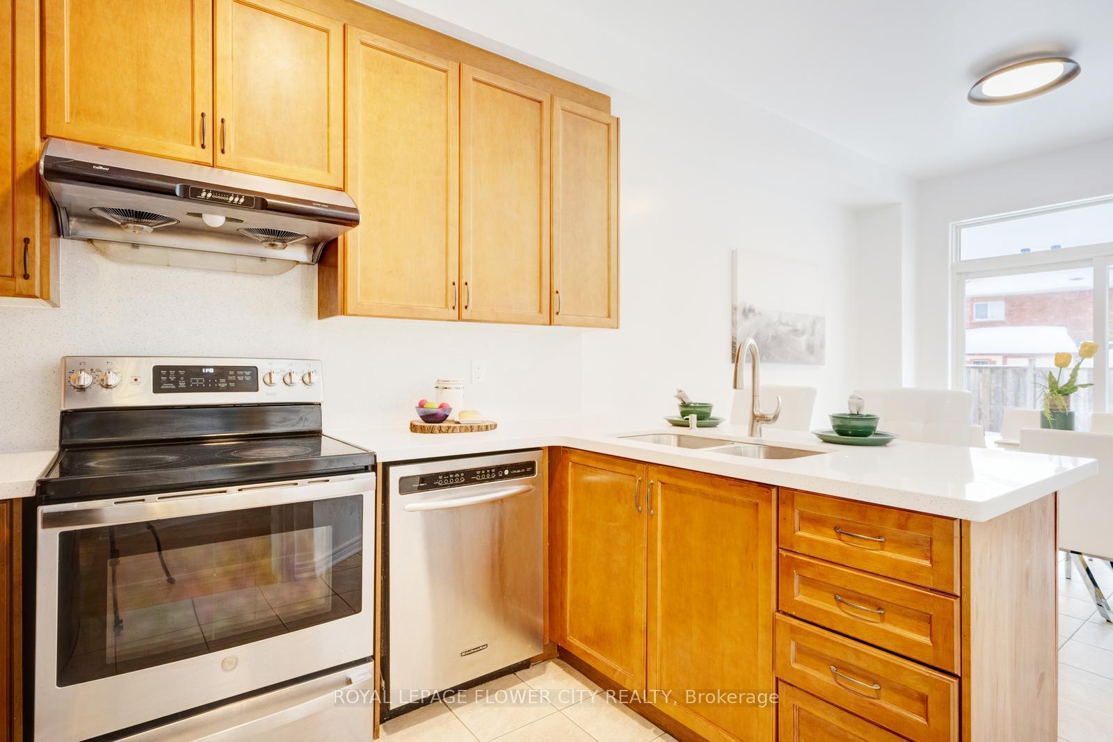 Photo 14 of 3 Calm Waters Crescent, Brampton, Madoc — HOMEH