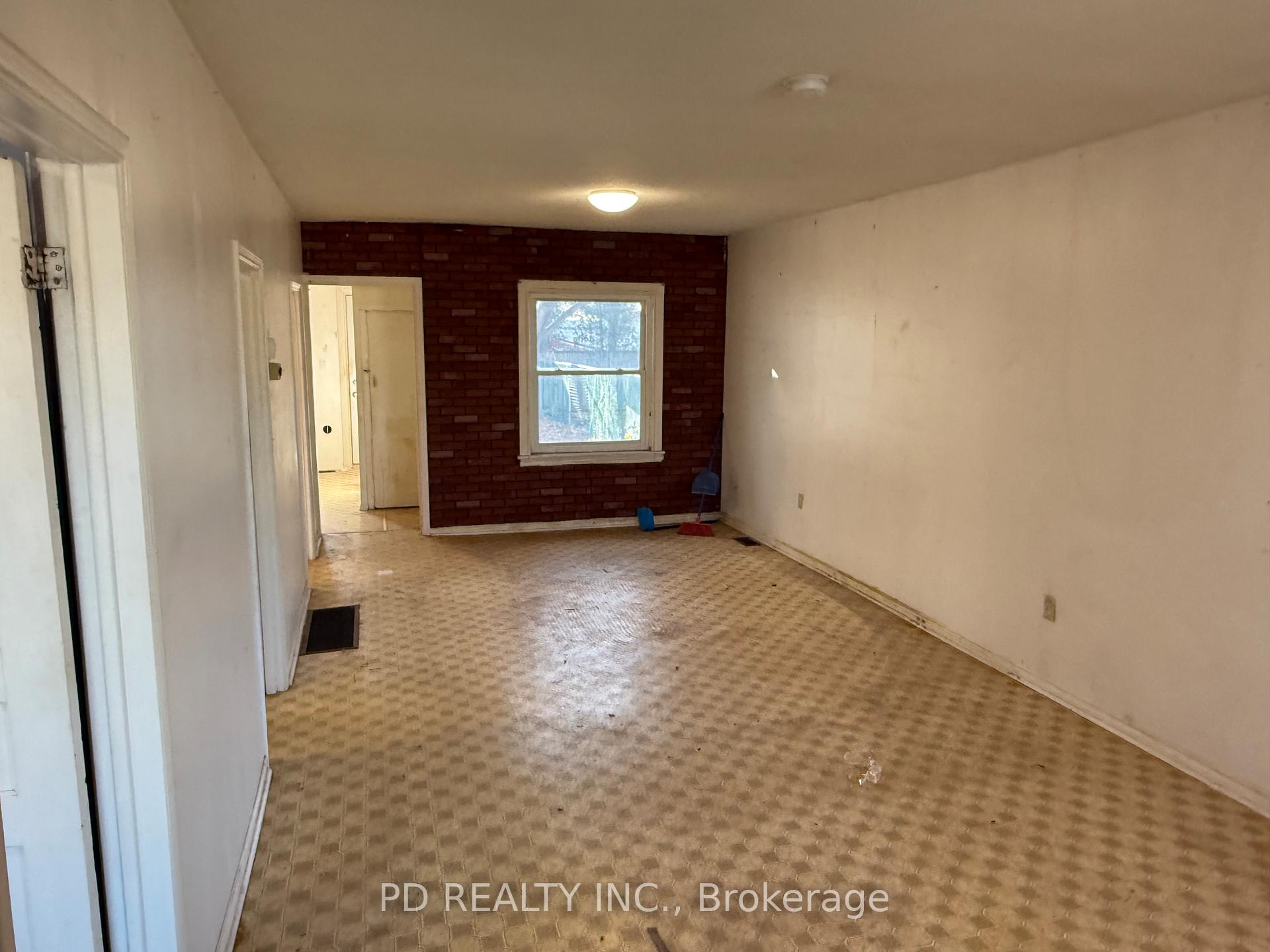 Photo 5 of 28 Harrison Avenue, Hamilton, Homeside — HOMEH