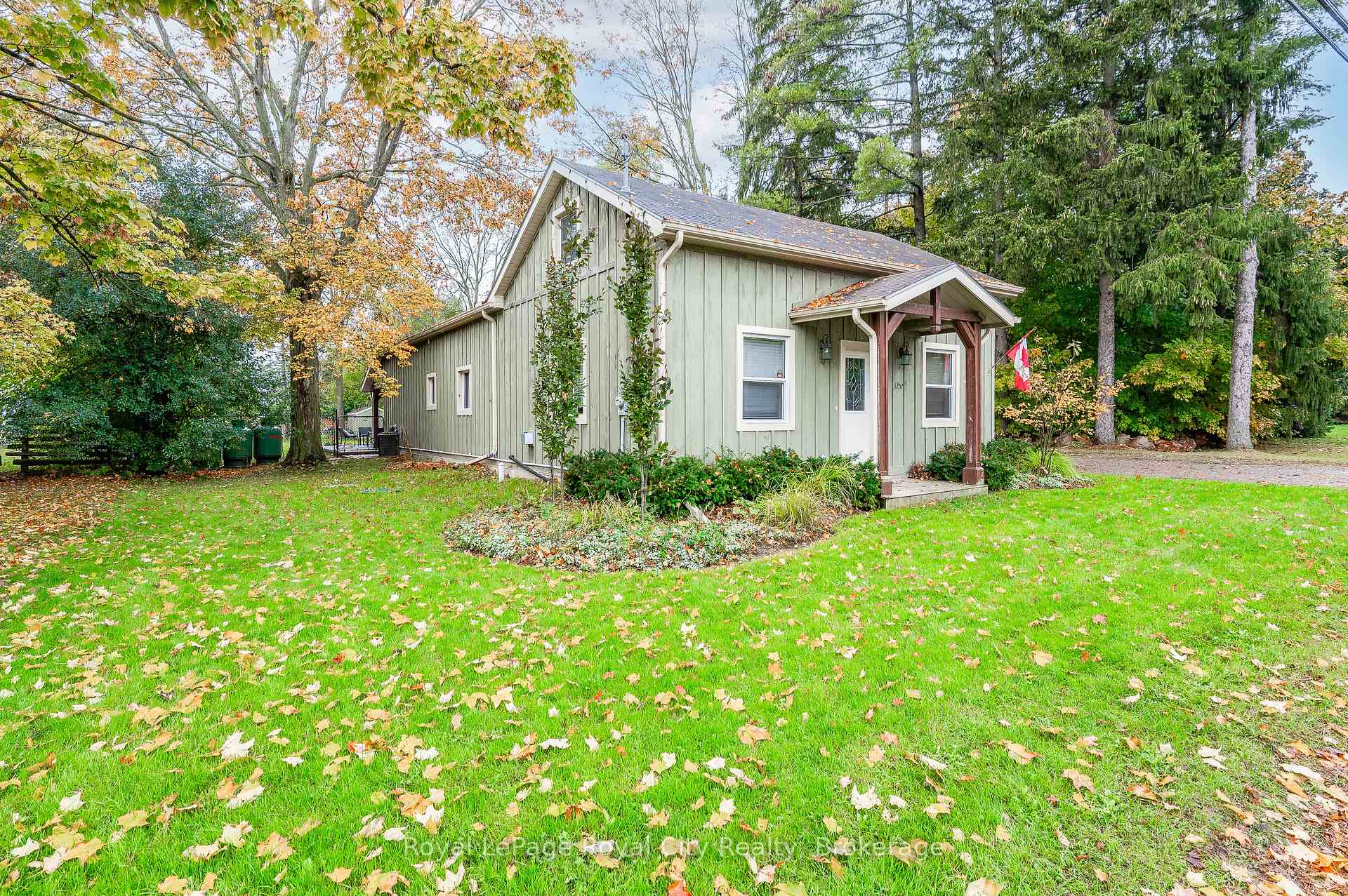 Photo 4 of 1257 Old 8 Highway, Hamilton, Rural Flamborough — HOMEH