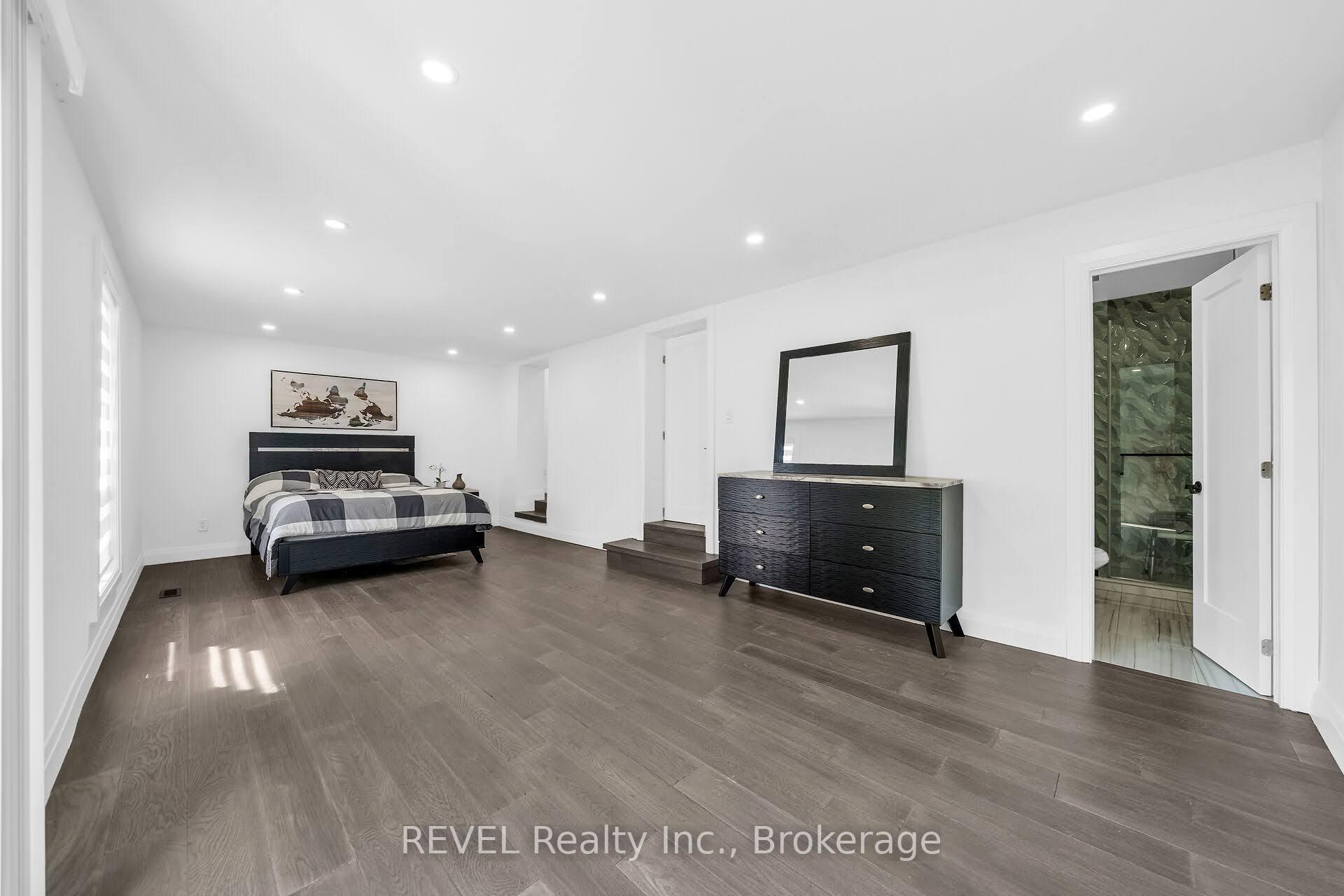 Photo 12 of 56 Frederick Avenue, Hamilton, Crown Point — HOMEH