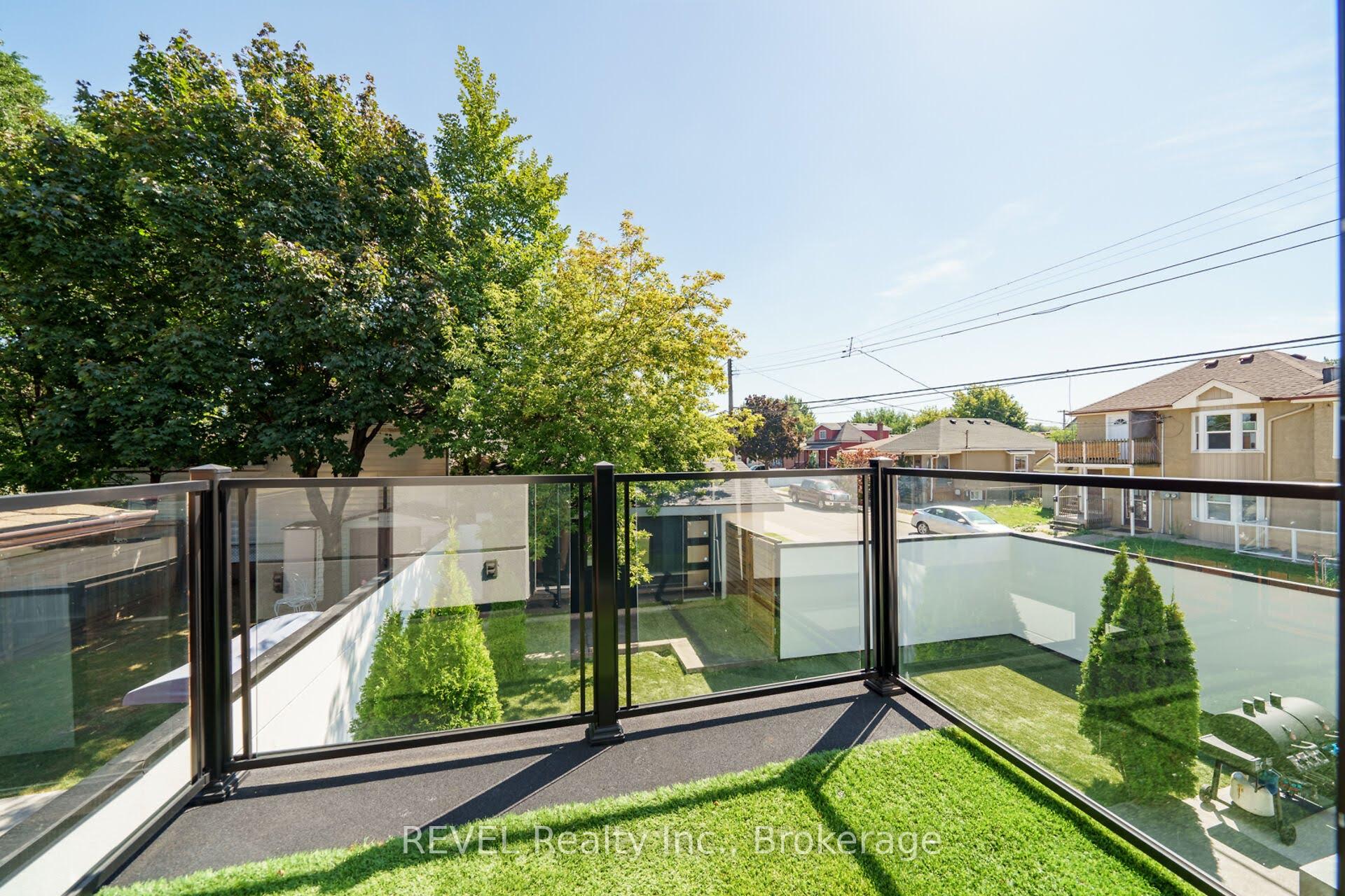Photo 15 of 56 Frederick Avenue, Hamilton, Crown Point — HOMEH