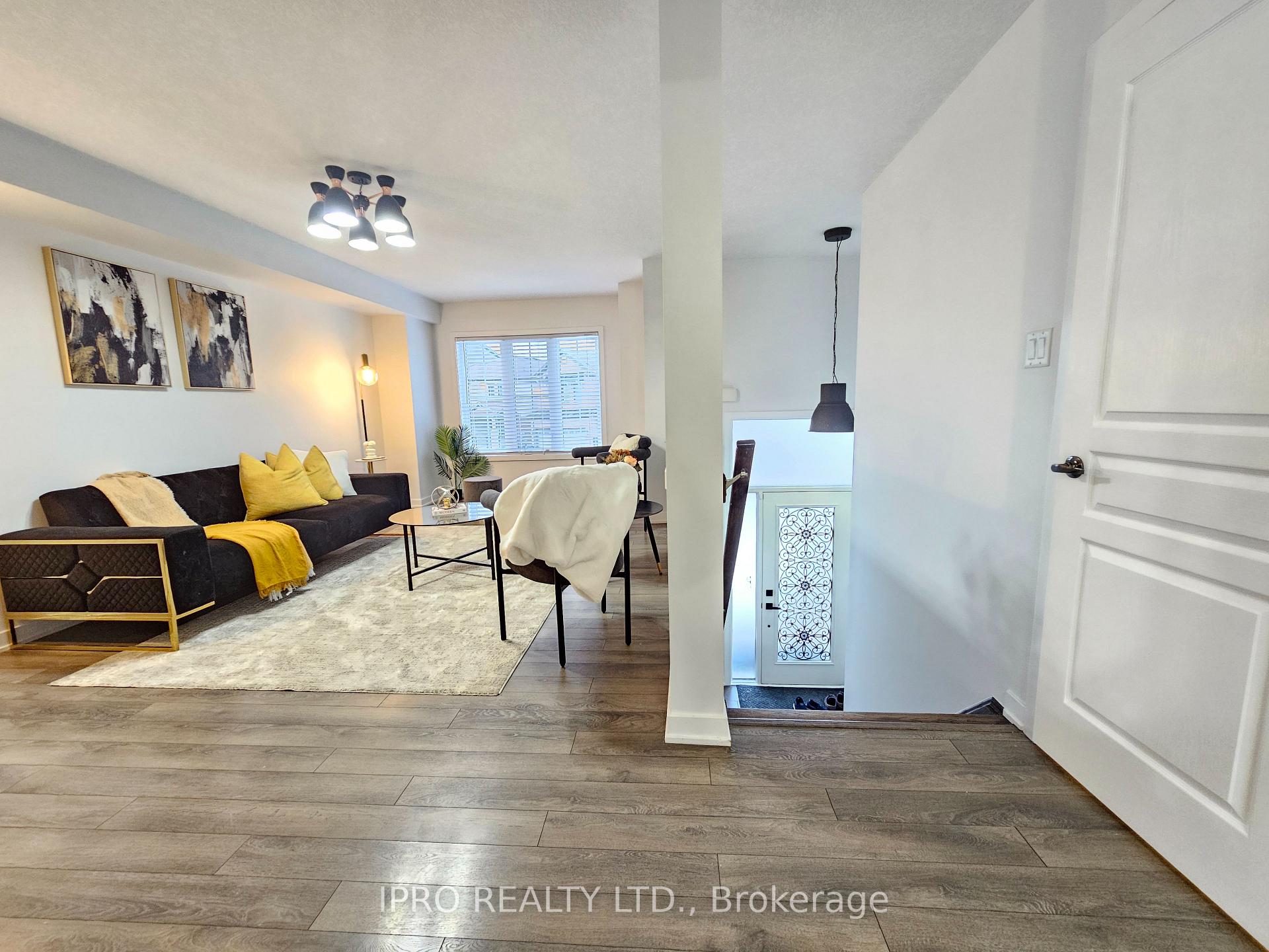 Photo 5 of 128 Crafter Crescent, Hamilton, Stoney Creek Mountain — HOMEH