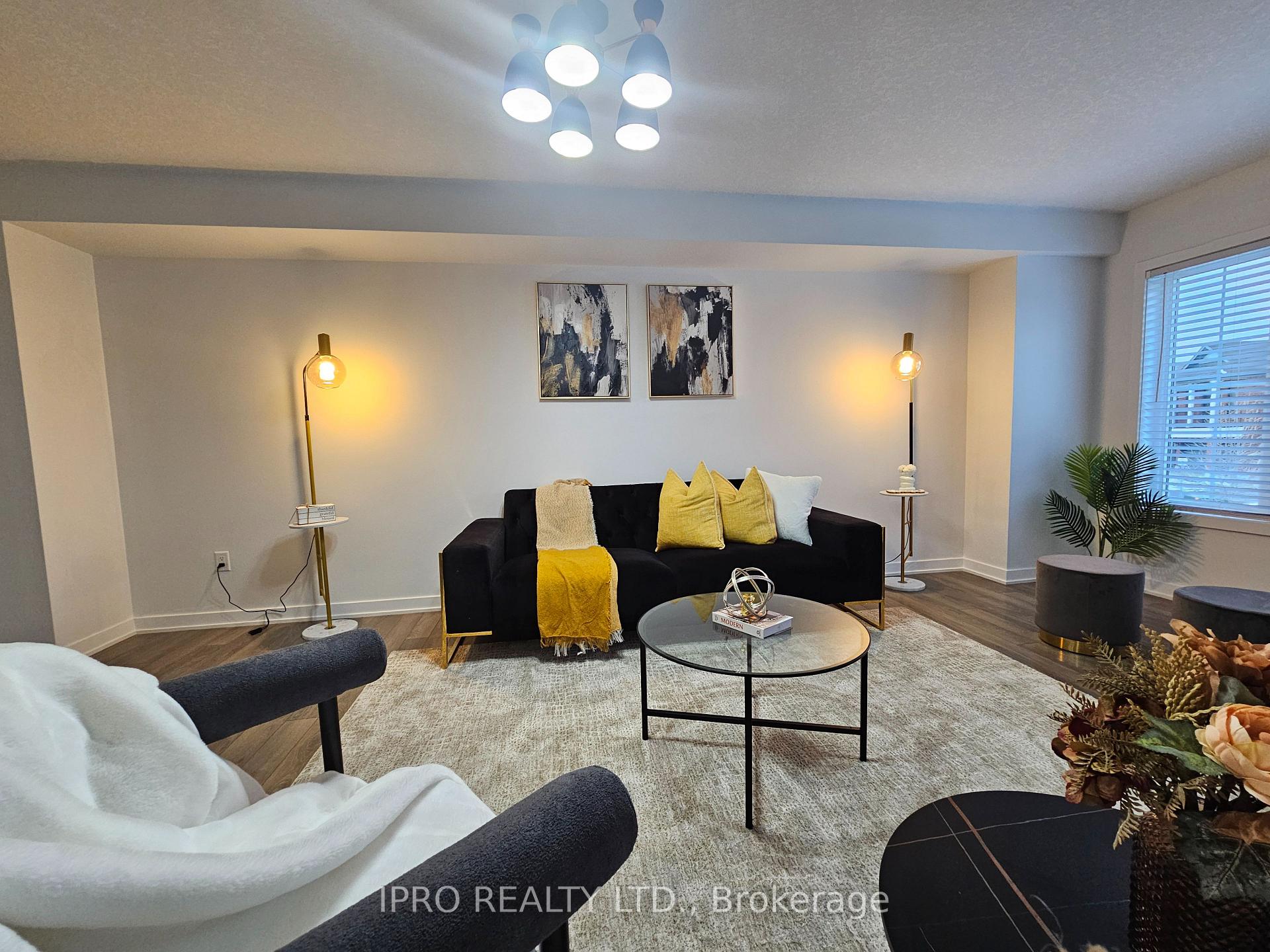 Photo 8 of 128 Crafter Crescent, Hamilton, Stoney Creek Mountain — HOMEH