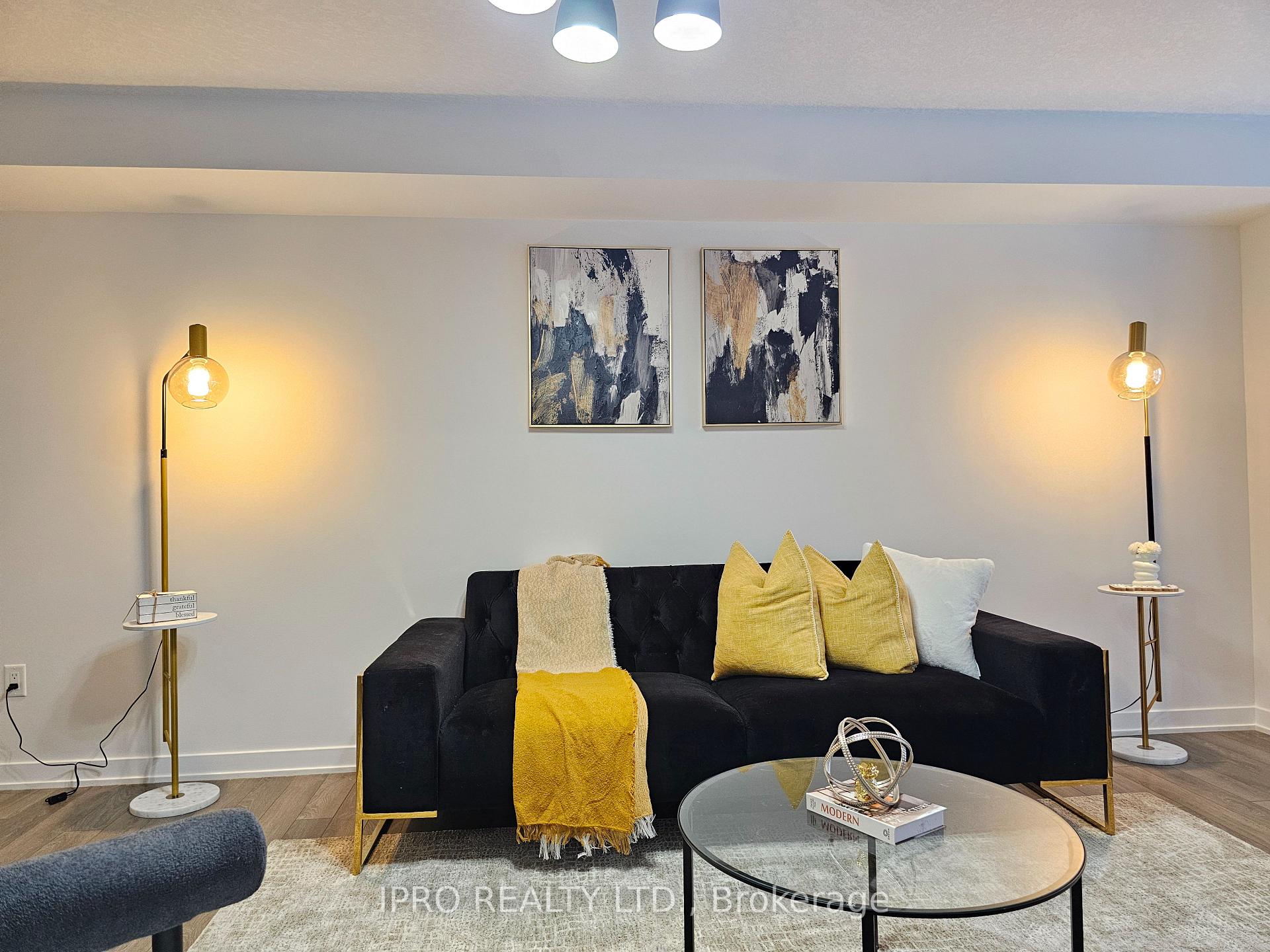Photo 9 of 128 Crafter Crescent, Hamilton, Stoney Creek Mountain — HOMEH