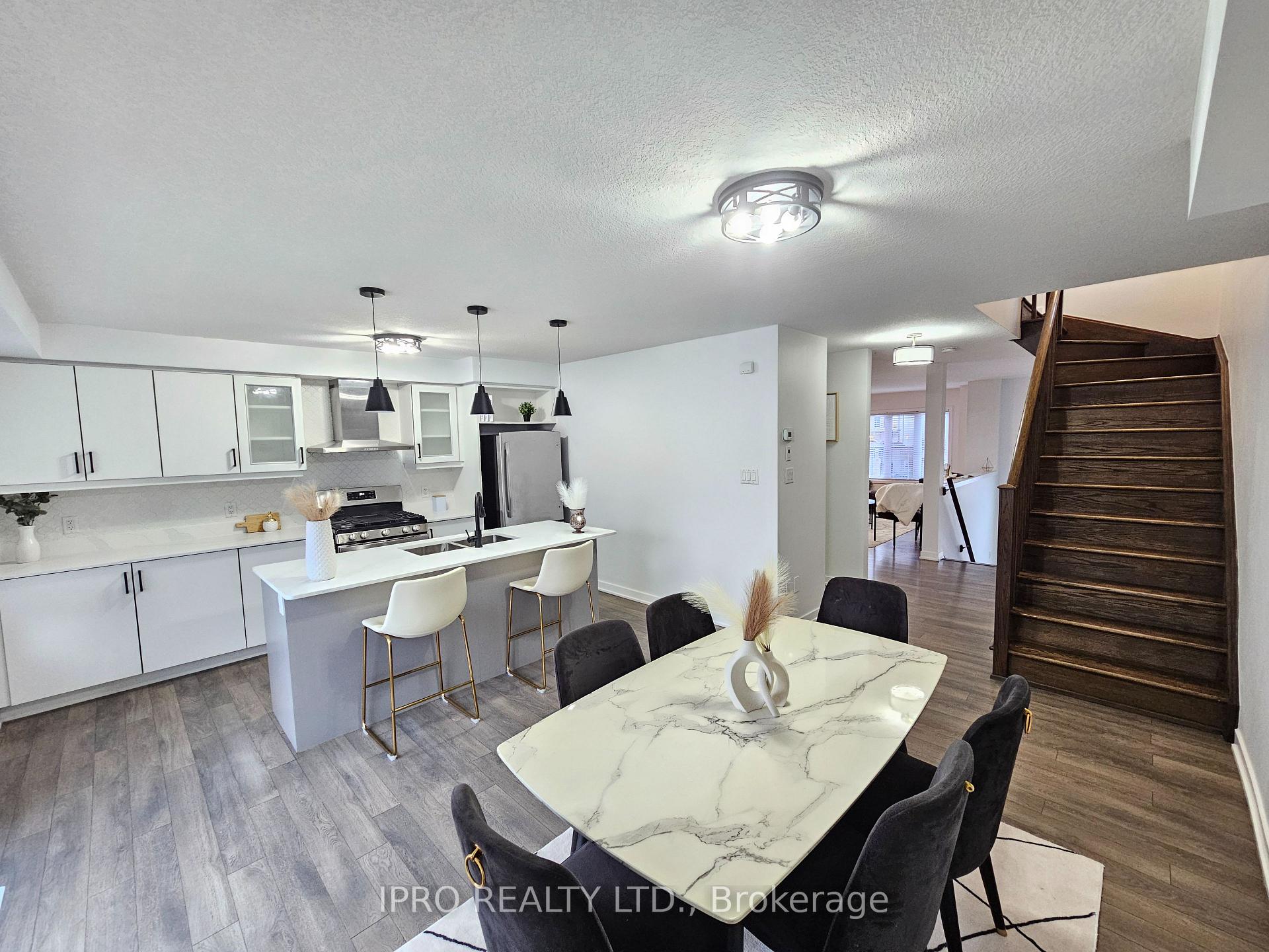 Photo 11 of 128 Crafter Crescent, Hamilton, Stoney Creek Mountain — HOMEH