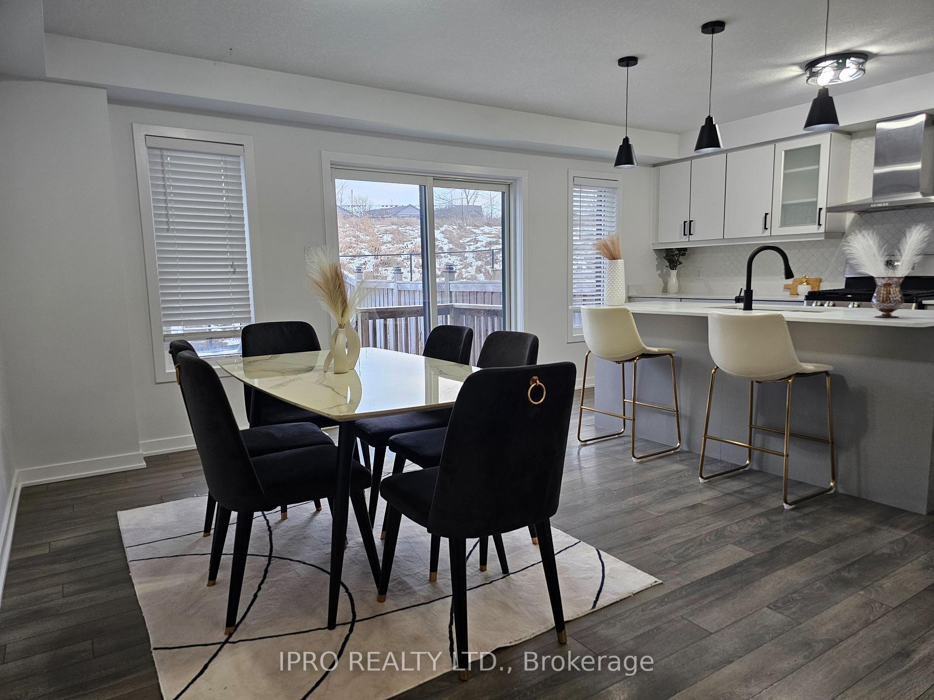 Photo 12 of 128 Crafter Crescent, Hamilton, Stoney Creek Mountain — HOMEH