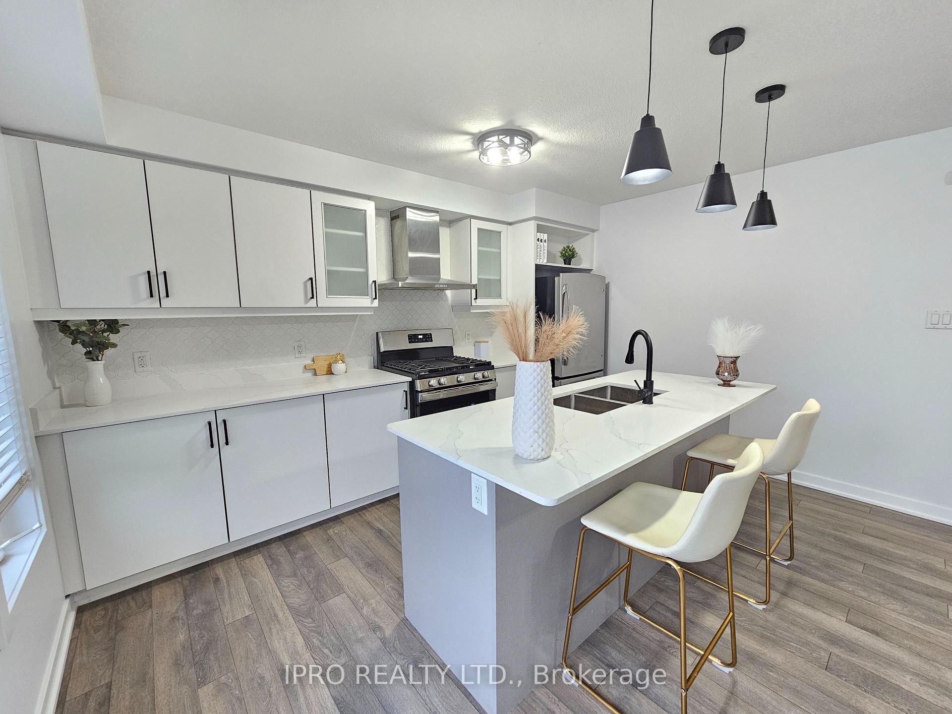 Photo 15 of 128 Crafter Crescent, Hamilton, Stoney Creek Mountain — HOMEH