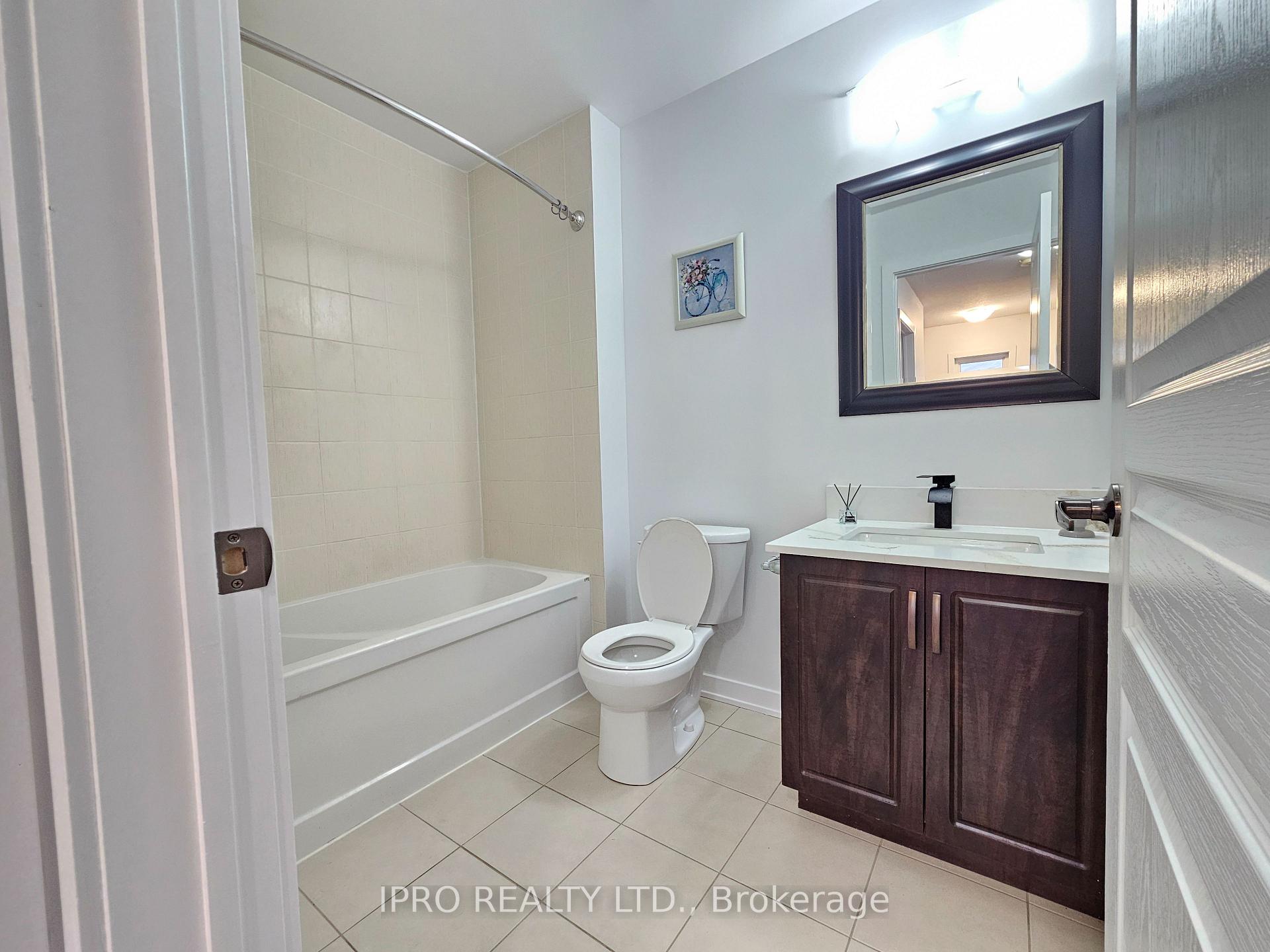 Photo 21 of 128 Crafter Crescent, Hamilton, Stoney Creek Mountain — HOMEH