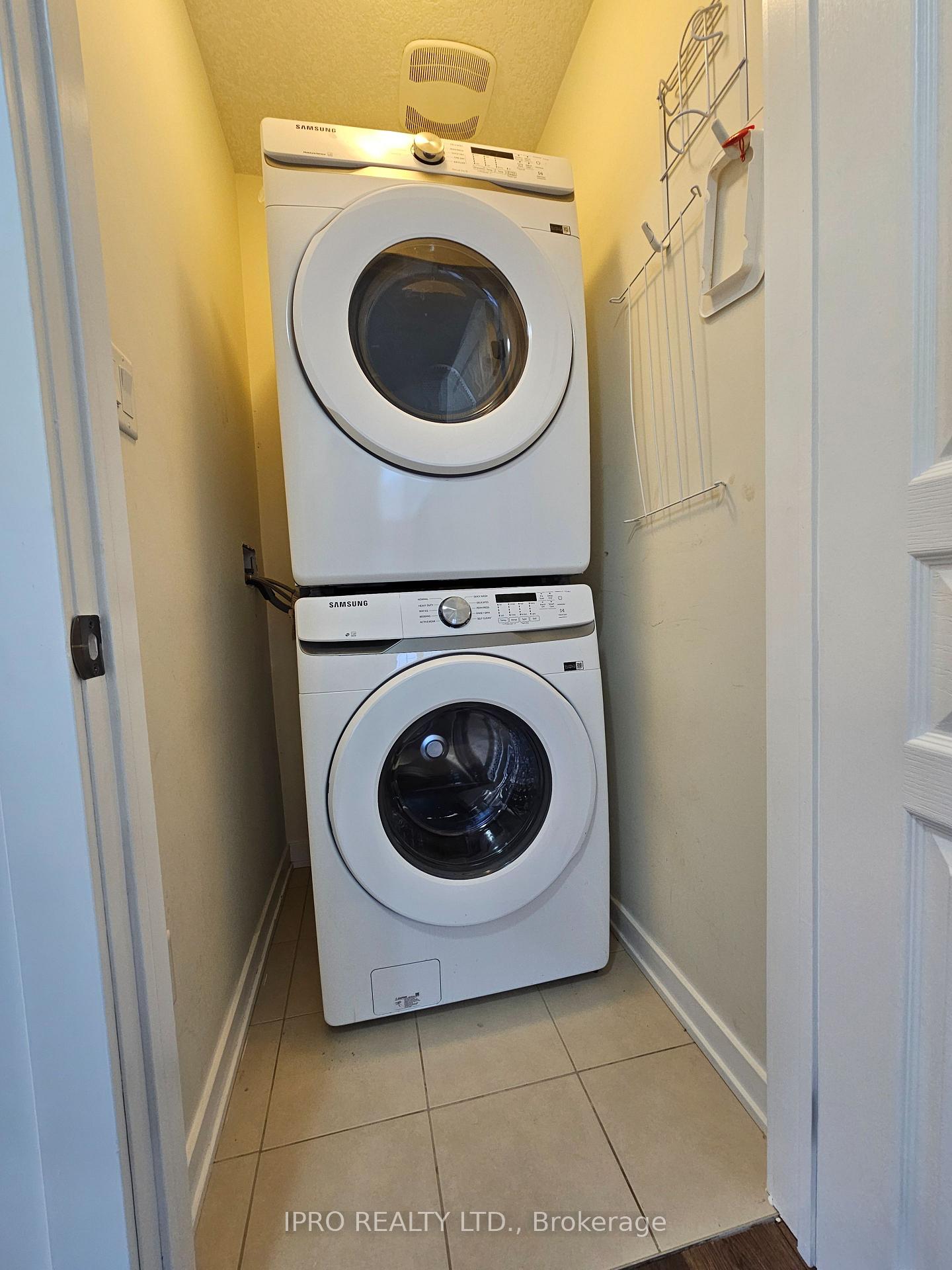 Photo 22 of 128 Crafter Crescent, Hamilton, Stoney Creek Mountain — HOMEH