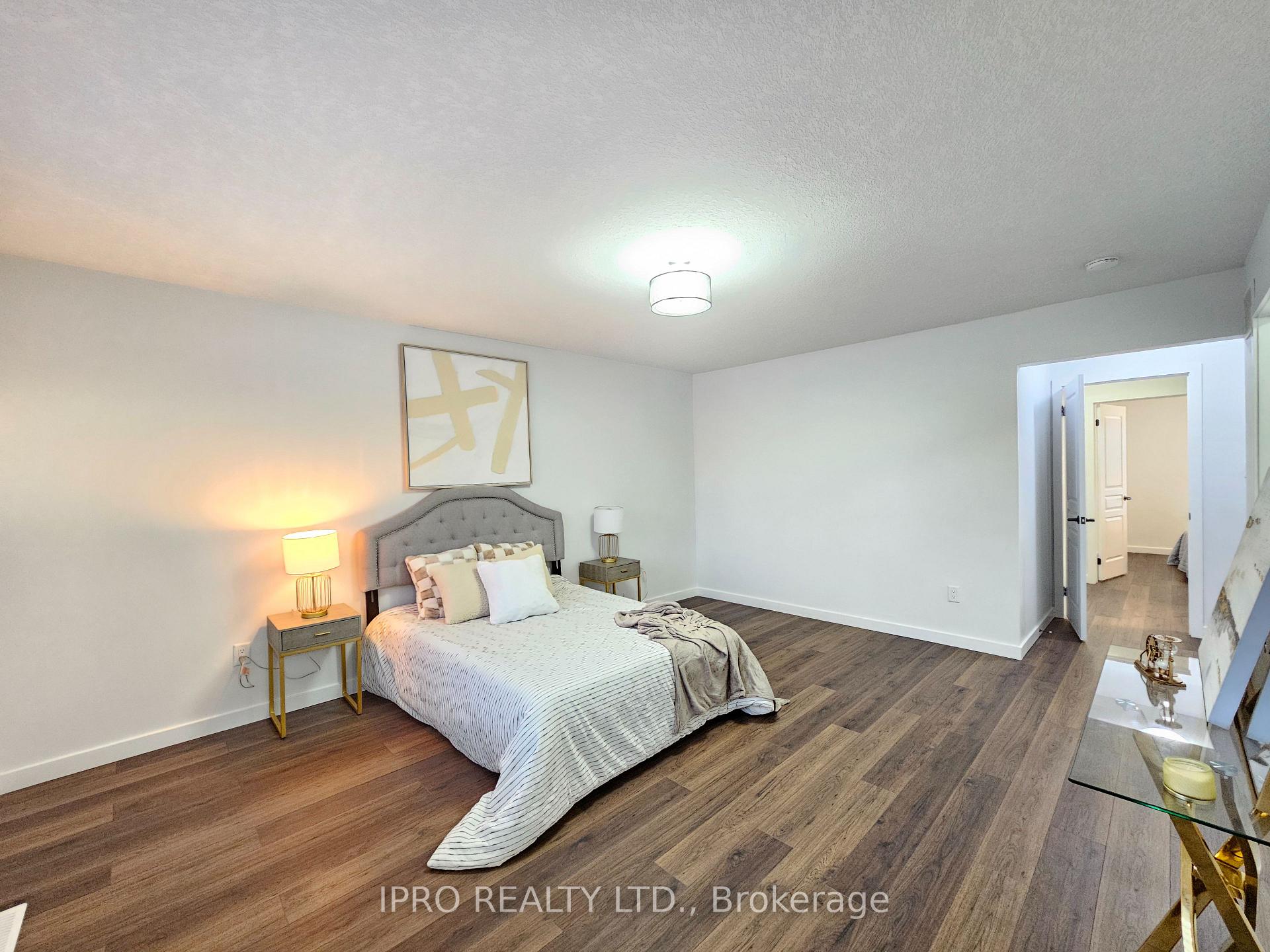 Photo 24 of 128 Crafter Crescent, Hamilton, Stoney Creek Mountain — HOMEH