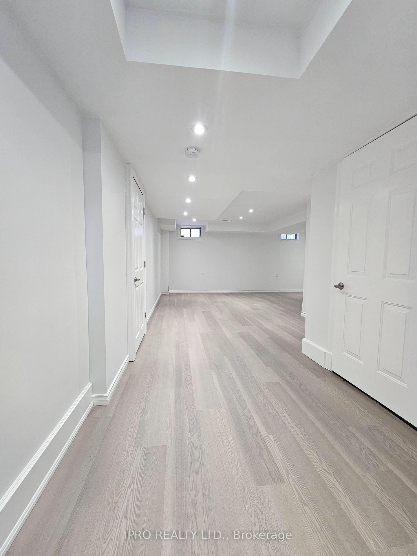 Photo 28 of 128 Crafter Crescent, Hamilton, Stoney Creek Mountain — HOMEH