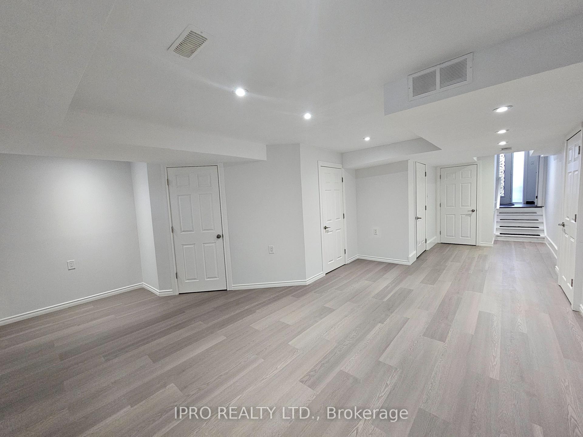 Photo 30 of 128 Crafter Crescent, Hamilton, Stoney Creek Mountain — HOMEH