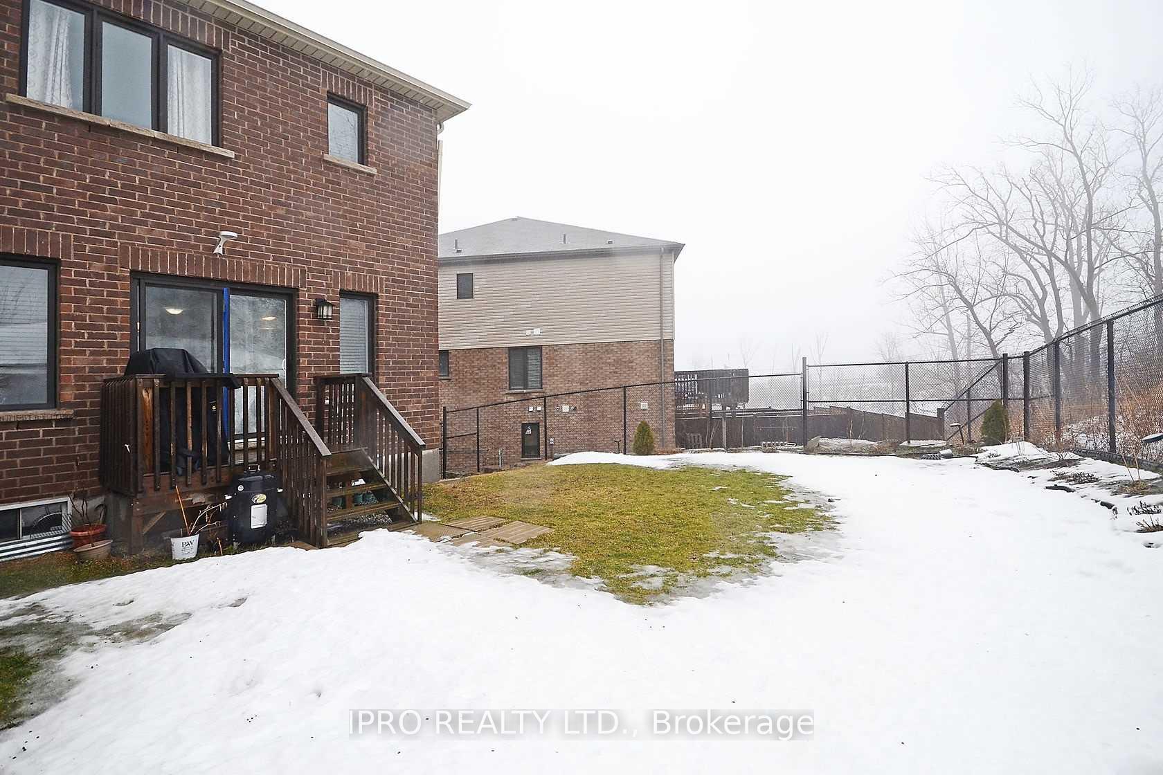 Photo 32 of 128 Crafter Crescent, Hamilton, Stoney Creek Mountain — HOMEH