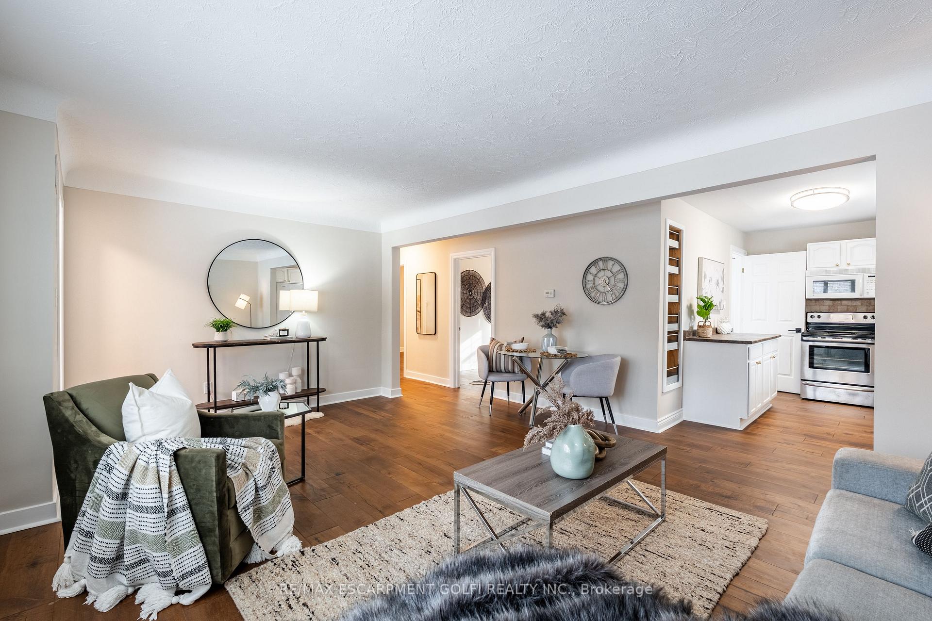 Photo 8 of 4 Melba Road, St. Catharines, Carlton/Bunting — HOMEH