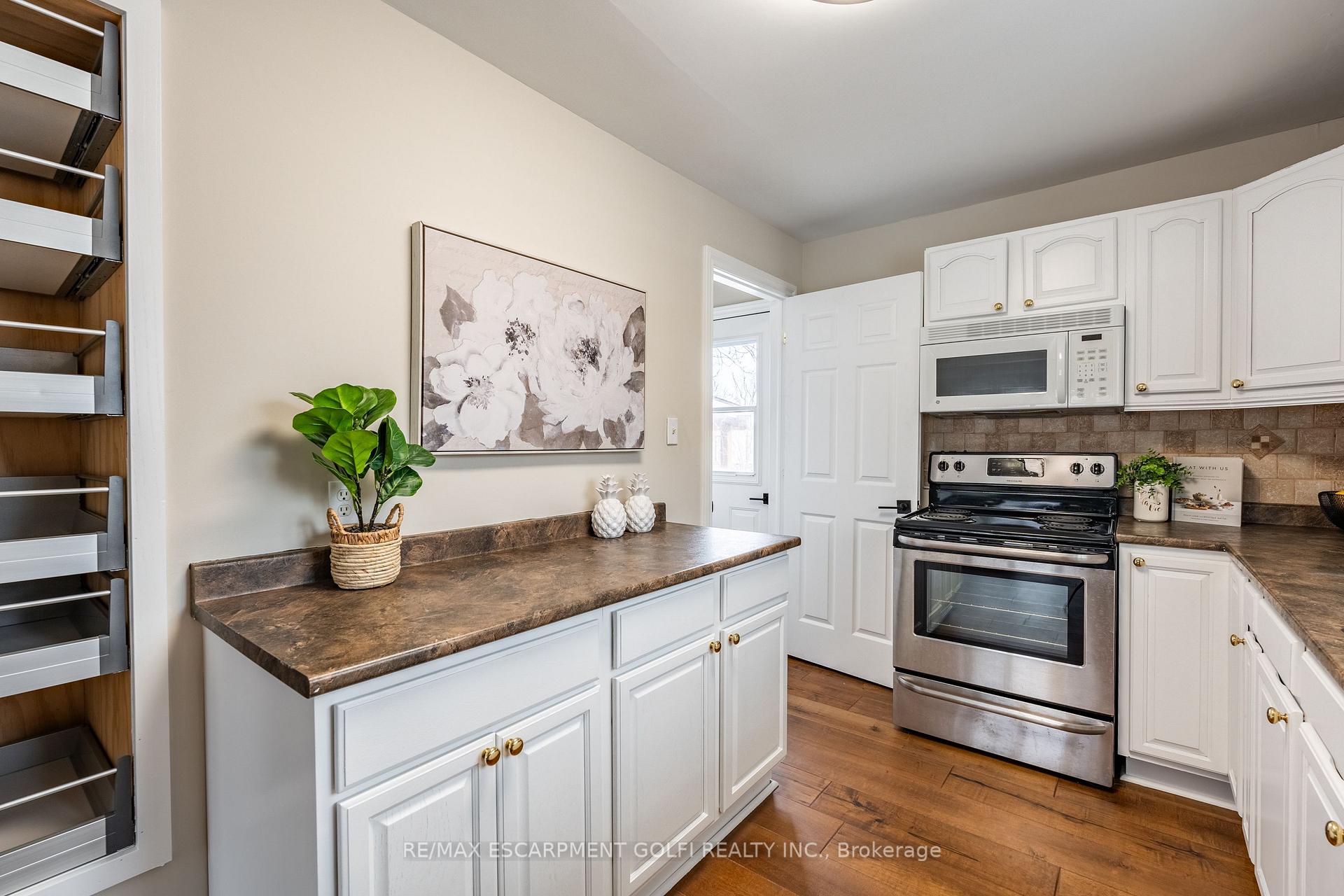 Photo 13 of 4 Melba Road, St. Catharines, Carlton/Bunting — HOMEH
