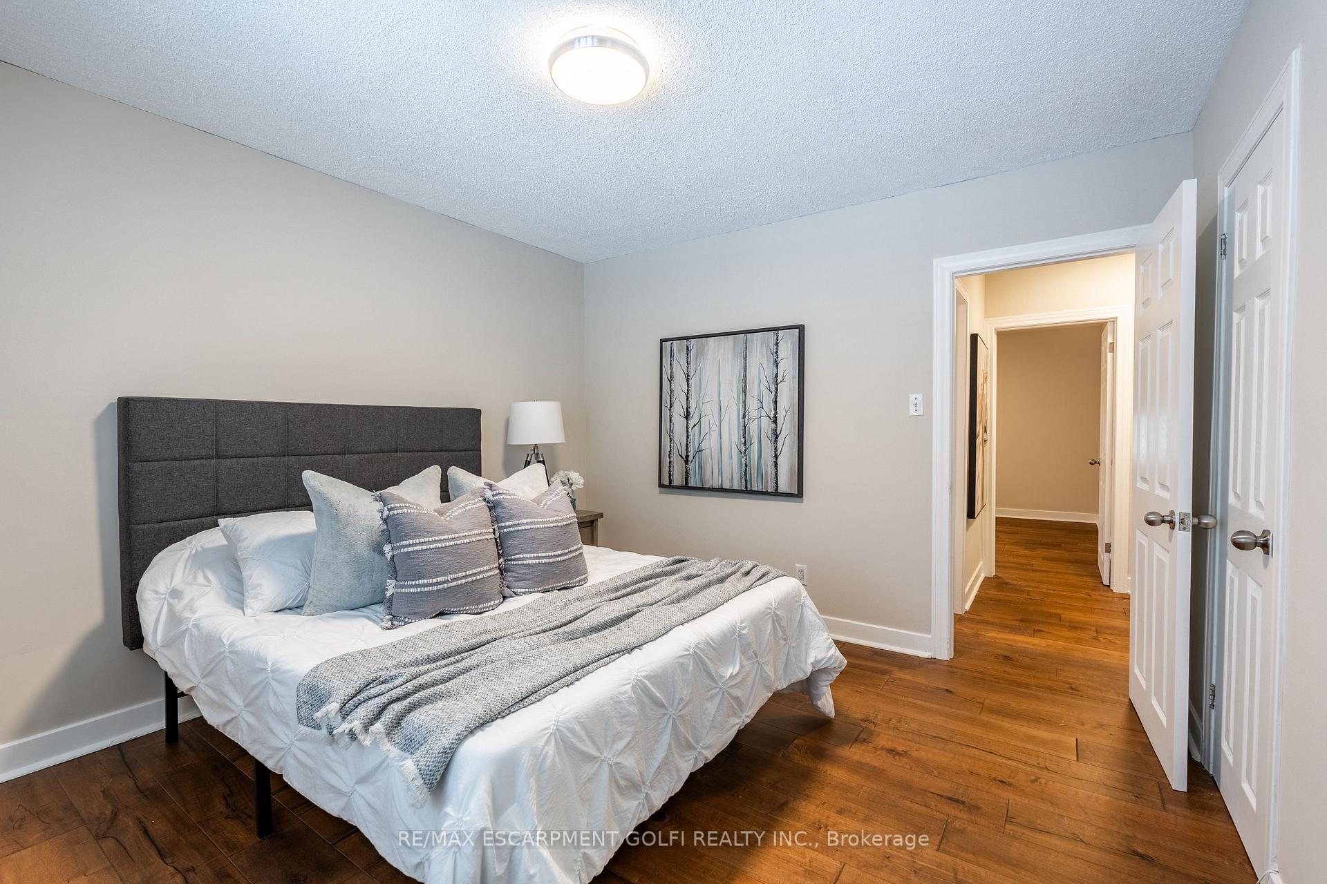 Photo 21 of 4 Melba Road, St. Catharines, Carlton/Bunting — HOMEH