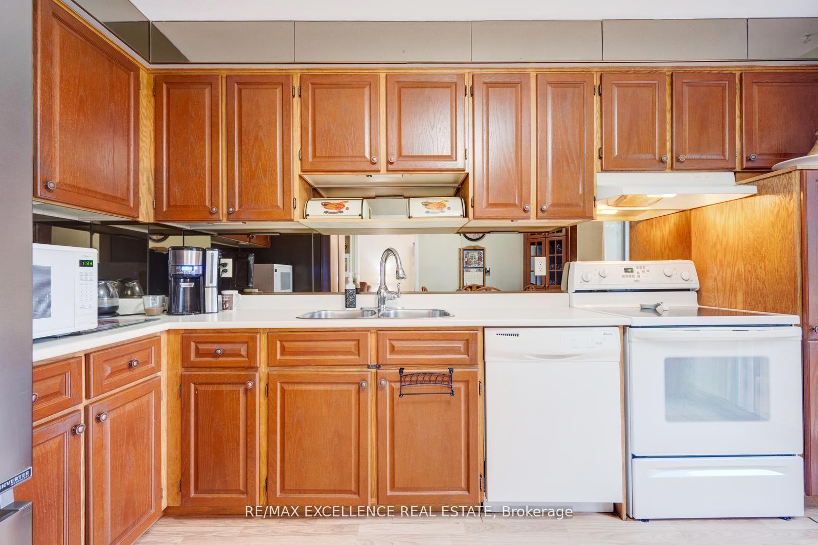 Photo 12 of 4 Brookview Road, Brampton, Brampton West — HOMEH