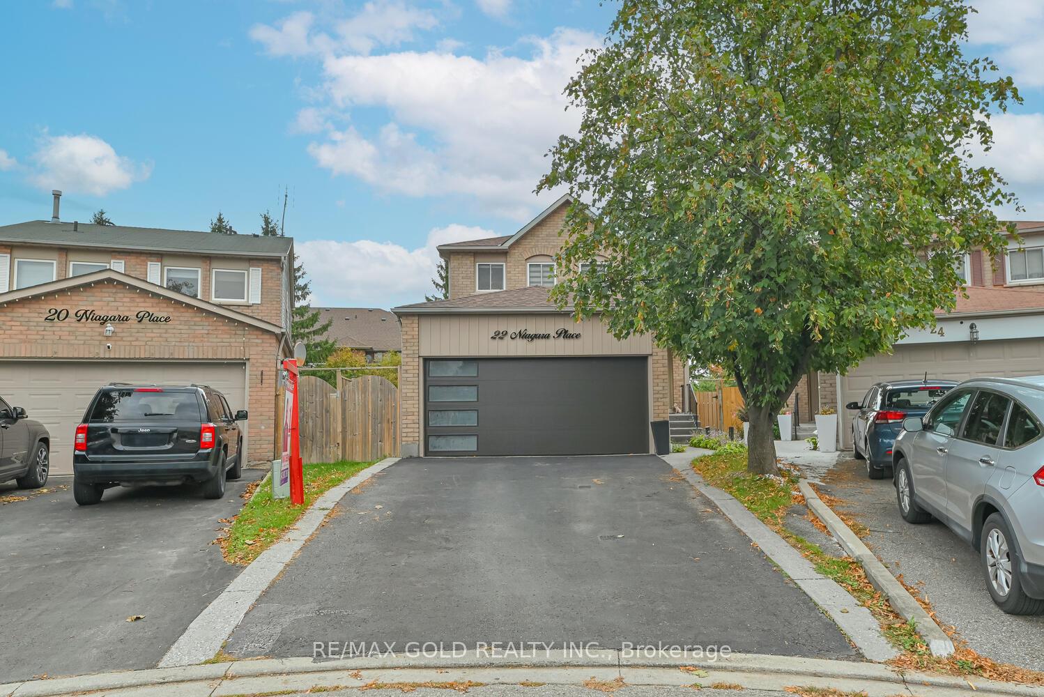 Photo 8 of 22 Niagara Place, Brampton, Westgate — HOMEH