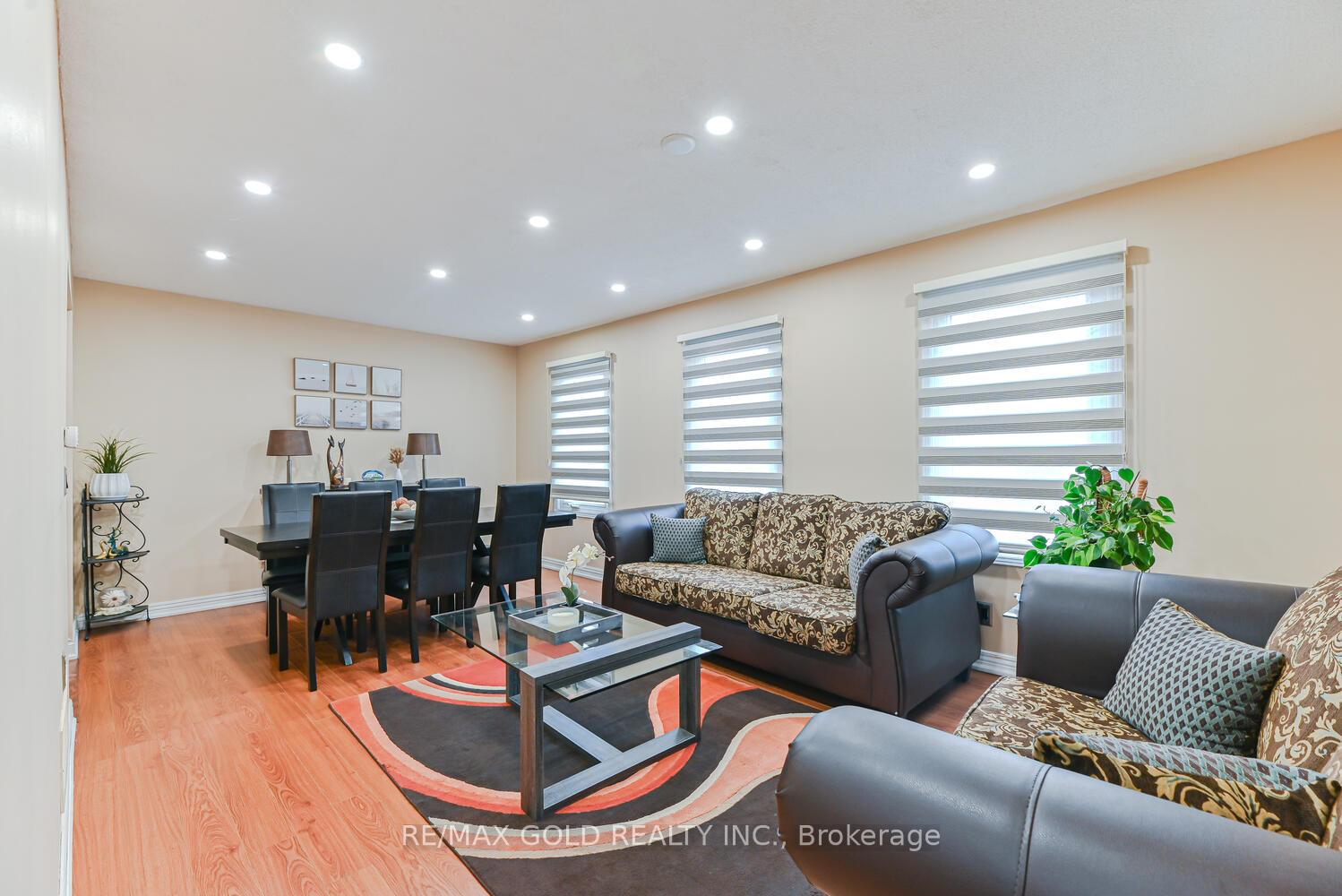 Photo 3 of 22 Niagara Place, Brampton, Westgate — HOMEH