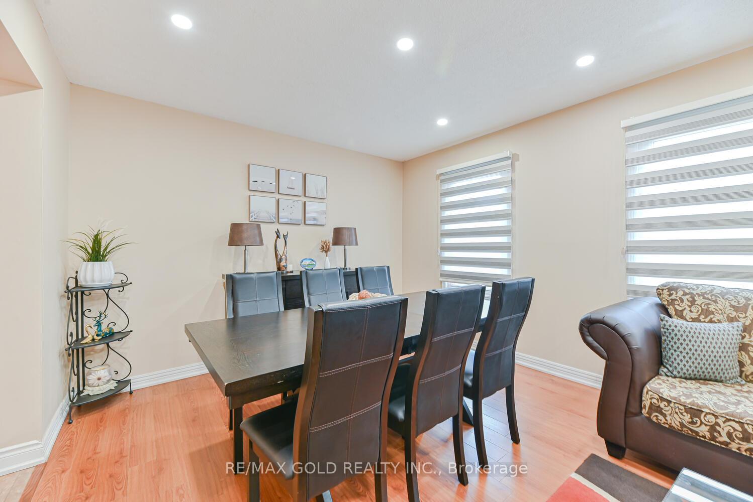Photo 5 of 22 Niagara Place, Brampton, Westgate — HOMEH