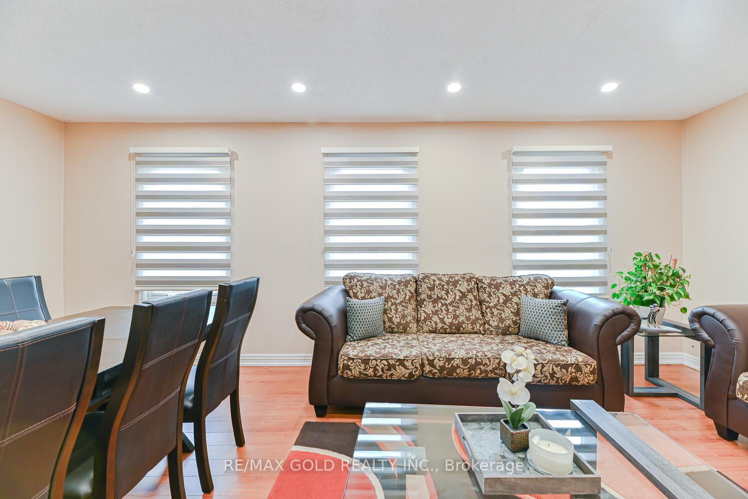 Photo 6 of 22 Niagara Place, Brampton, Westgate — HOMEH