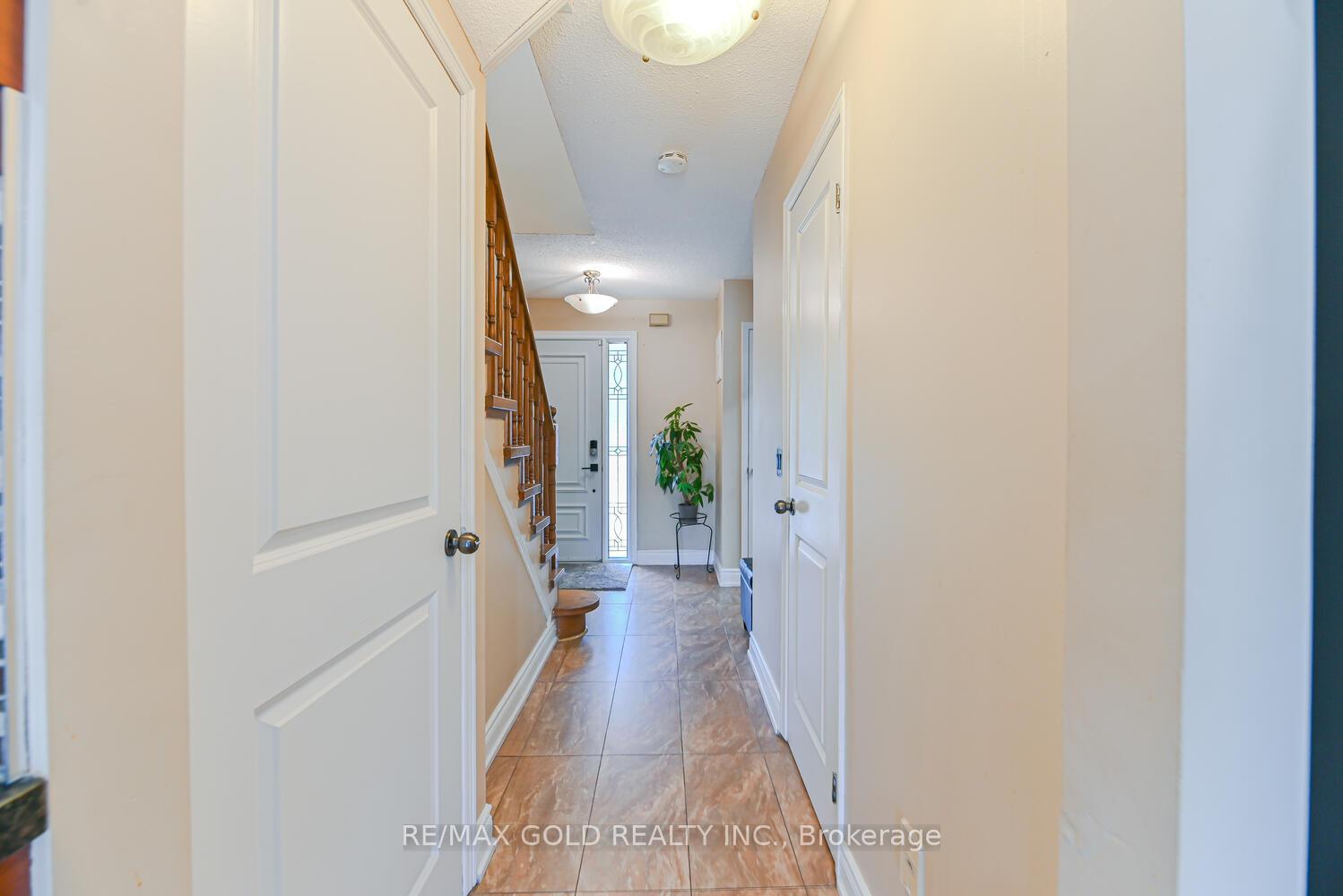 Photo 7 of 22 Niagara Place, Brampton, Westgate — HOMEH