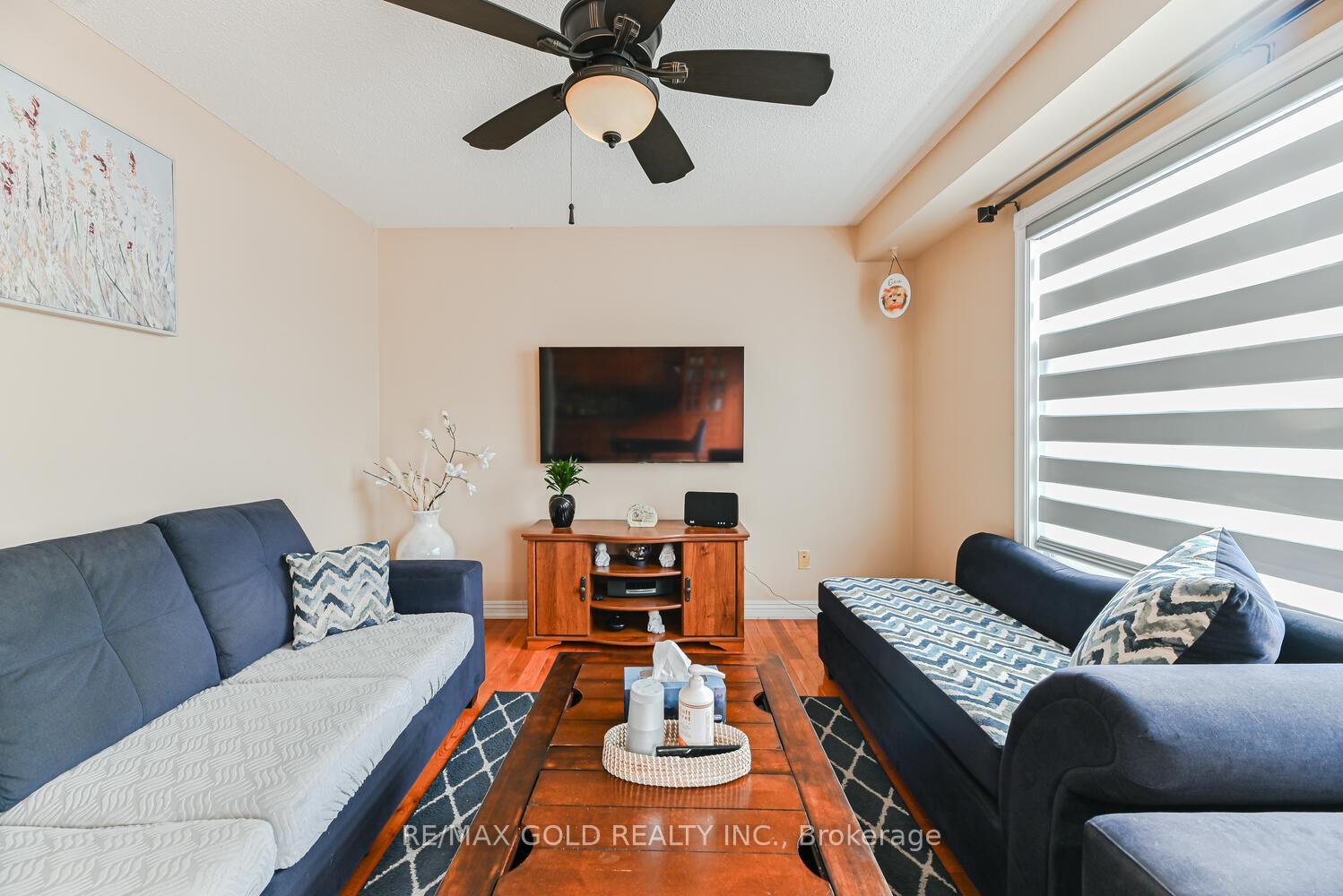 Photo 17 of 22 Niagara Place, Brampton, Westgate — HOMEH