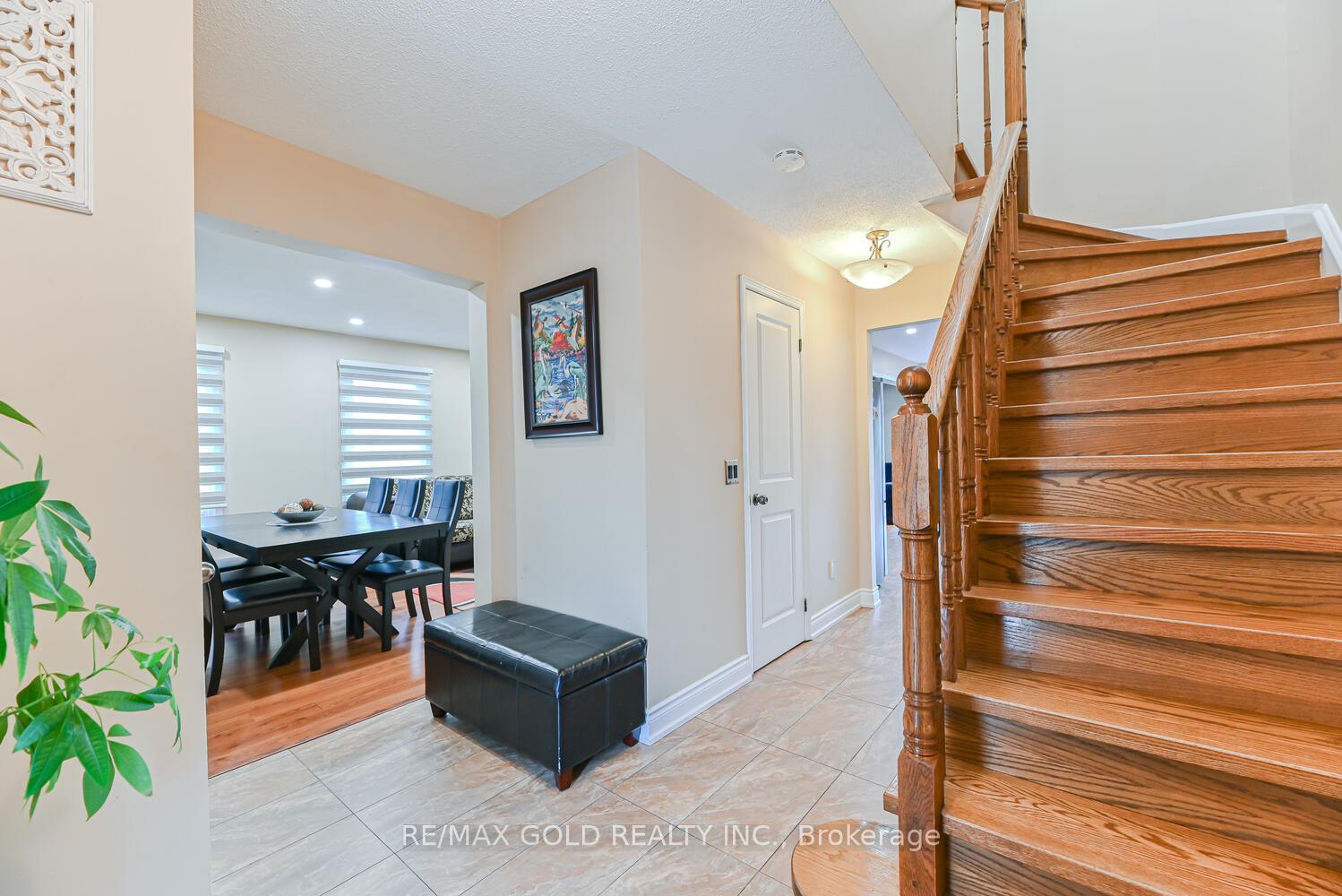 Photo 26 of 22 Niagara Place, Brampton, Westgate — HOMEH