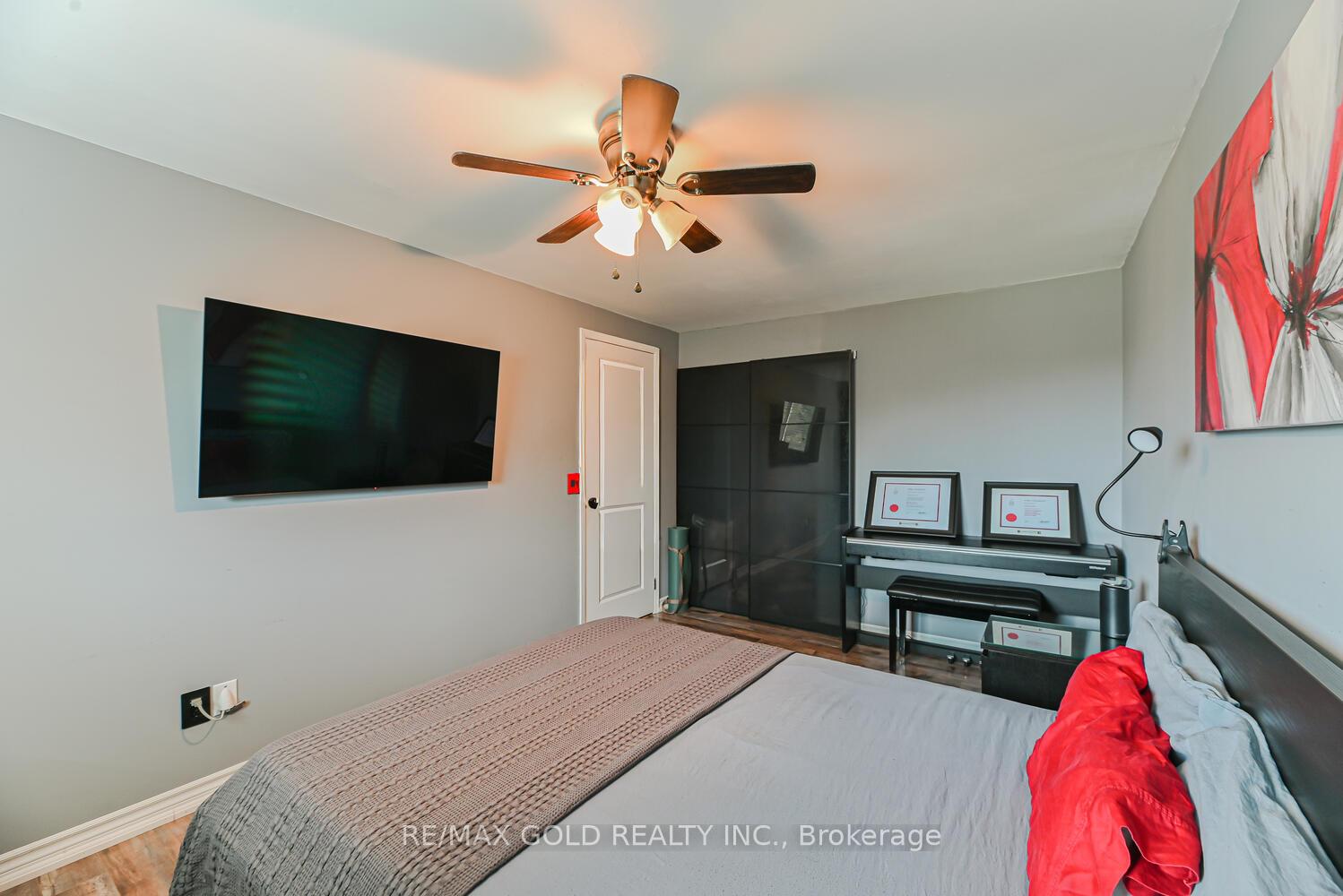 Photo 19 of 22 Niagara Place, Brampton, Westgate — HOMEH