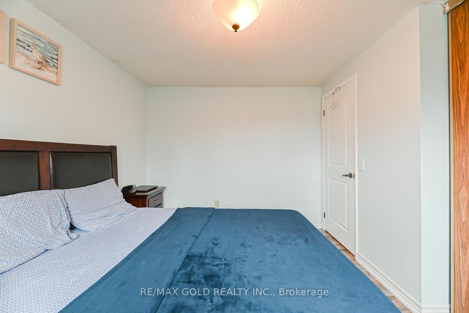 Photo 18 of 22 Niagara Place, Brampton, Westgate — HOMEH
