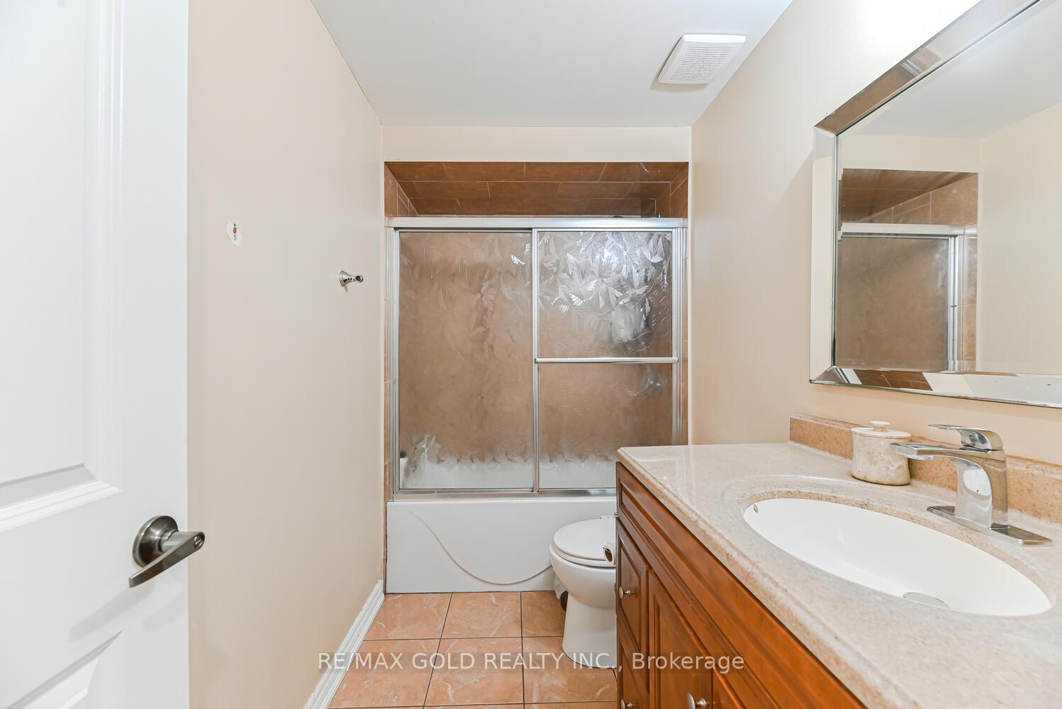 Photo 24 of 22 Niagara Place, Brampton, Westgate — HOMEH