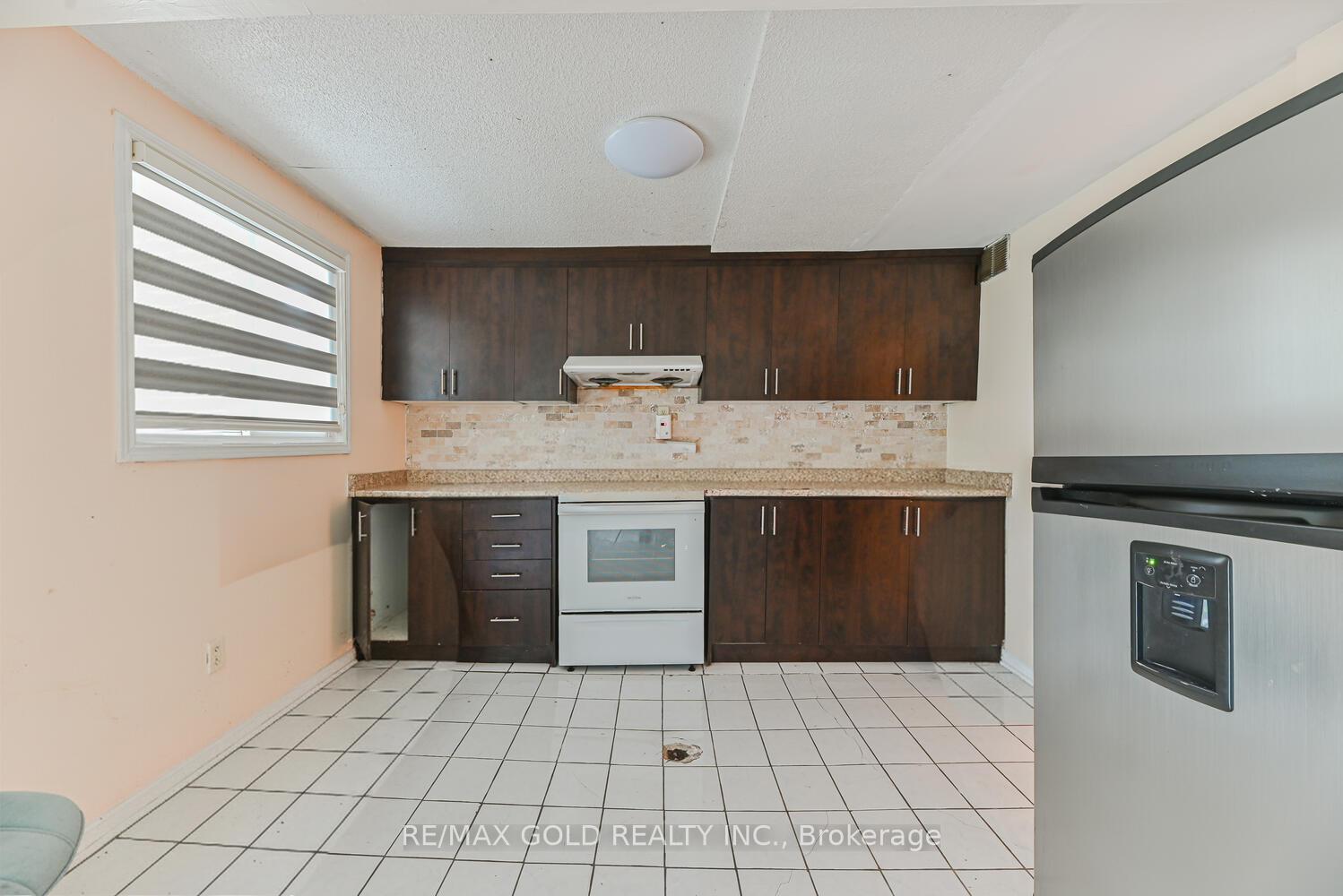 Photo 34 of 22 Niagara Place, Brampton, Westgate — HOMEH