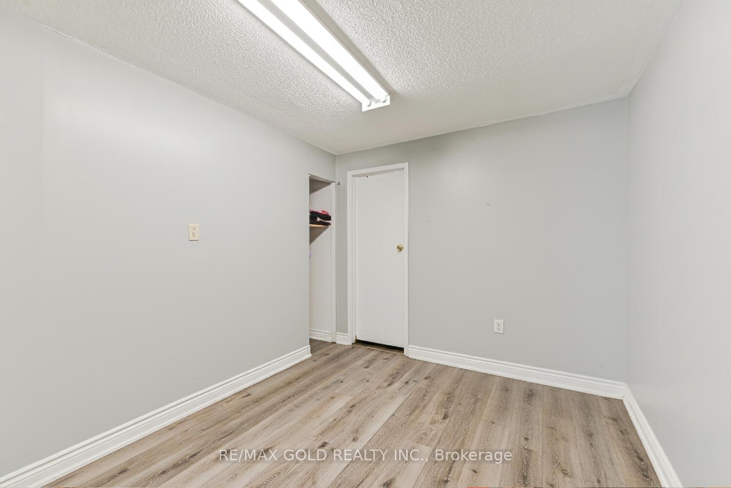 Photo 31 of 22 Niagara Place, Brampton, Westgate — HOMEH
