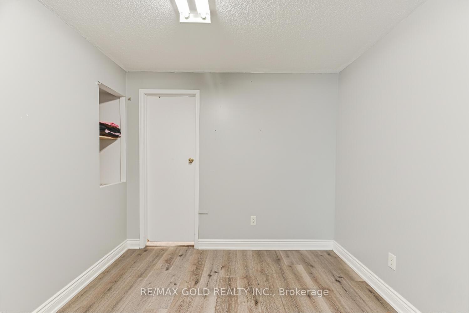 Photo 35 of 22 Niagara Place, Brampton, Westgate — HOMEH