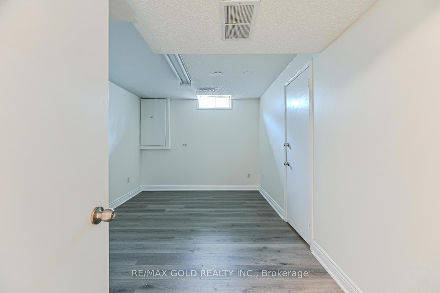 Photo 36 of 22 Niagara Place, Brampton, Westgate — HOMEH