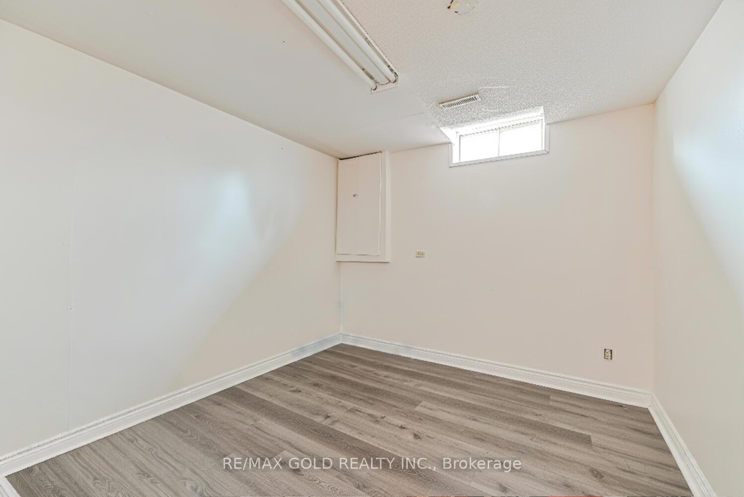 Photo 37 of 22 Niagara Place, Brampton, Westgate — HOMEH