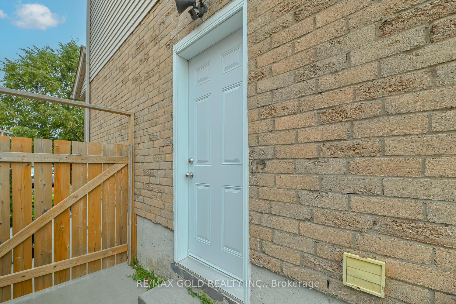 Photo 41 of 22 Niagara Place, Brampton, Westgate — HOMEH