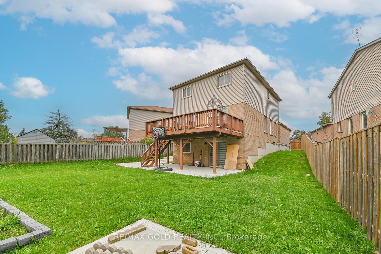 Photo 42 of 22 Niagara Place, Brampton, Westgate — HOMEH