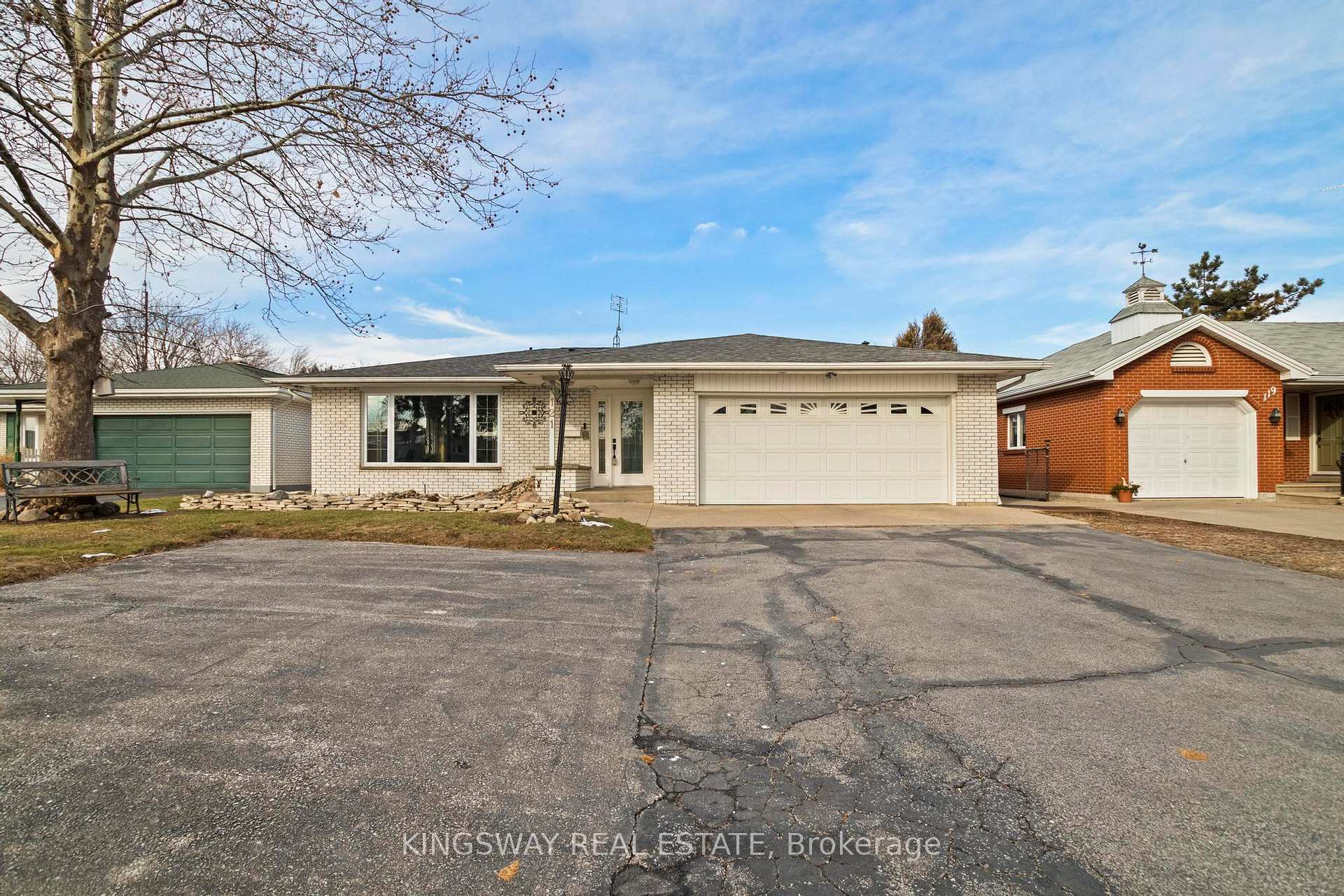 Photo 2 of 121 Oak Street W, Leamington — HOMEH