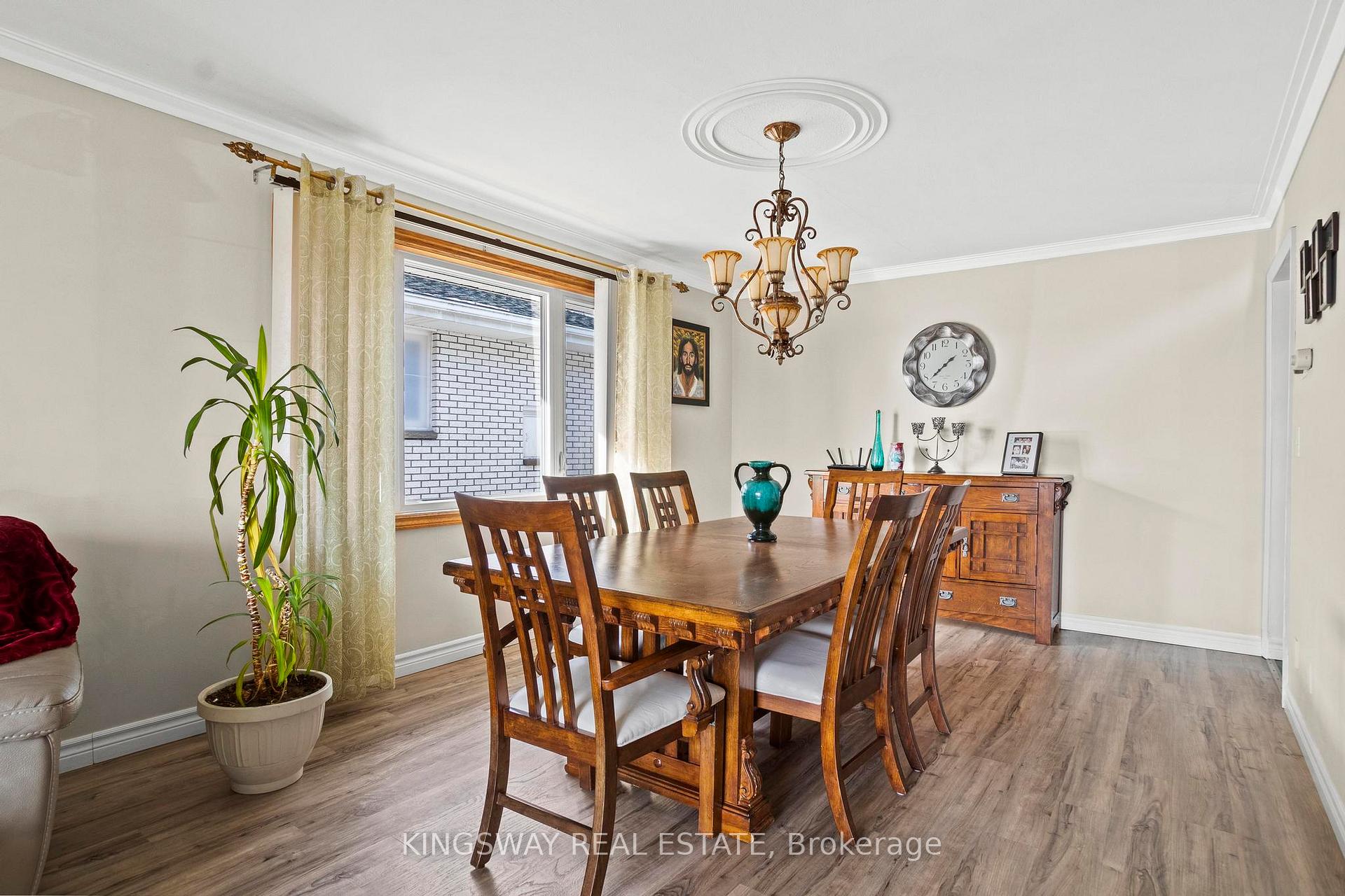 Photo 10 of 121 Oak Street W, Leamington — HOMEH