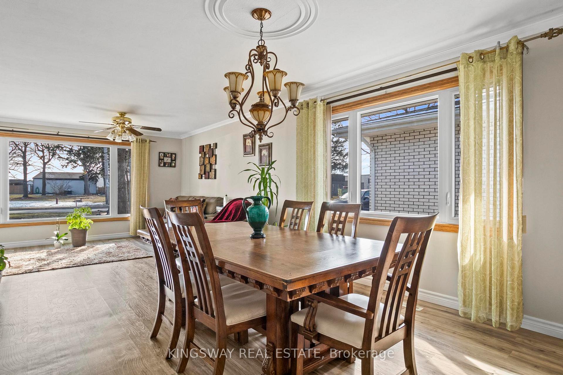Photo 11 of 121 Oak Street W, Leamington — HOMEH