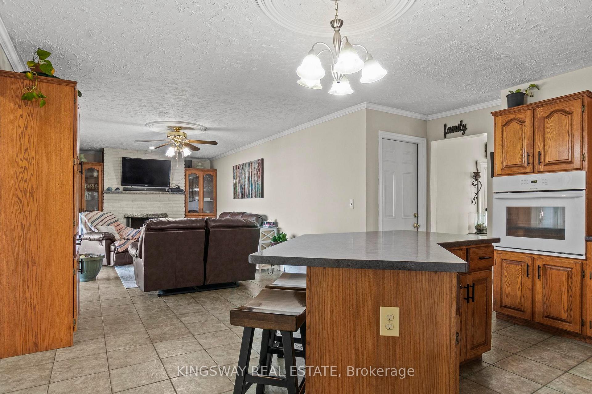 Photo 13 of 121 Oak Street W, Leamington — HOMEH