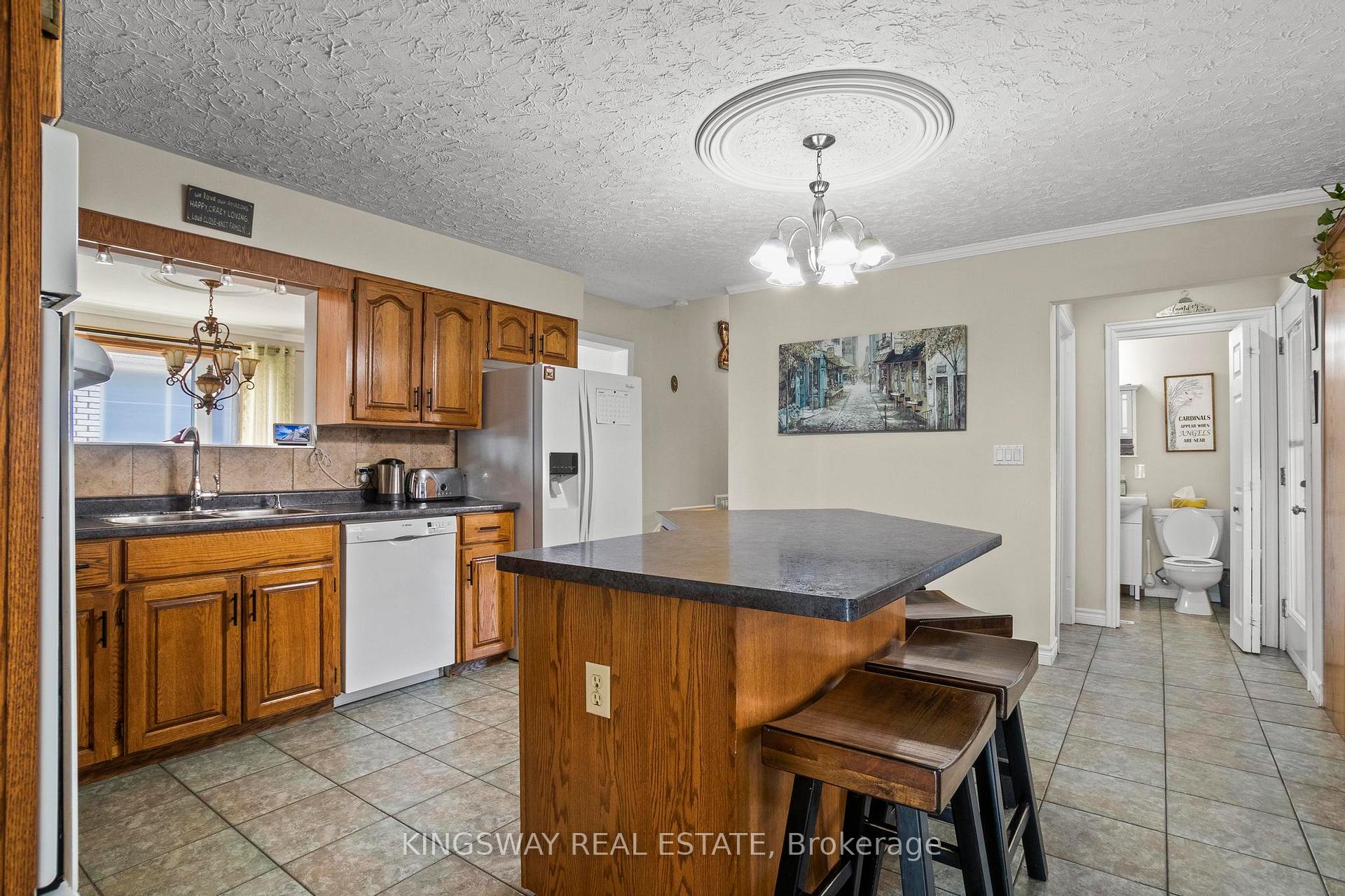 Photo 14 of 121 Oak Street W, Leamington — HOMEH